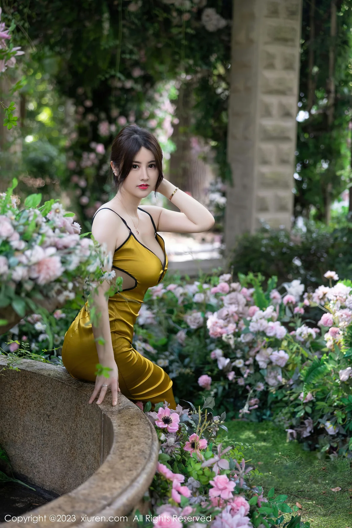  XiuRen 秀人 No.7302 诗诗kiki 吊带长裙性感写真 [84P]第13张