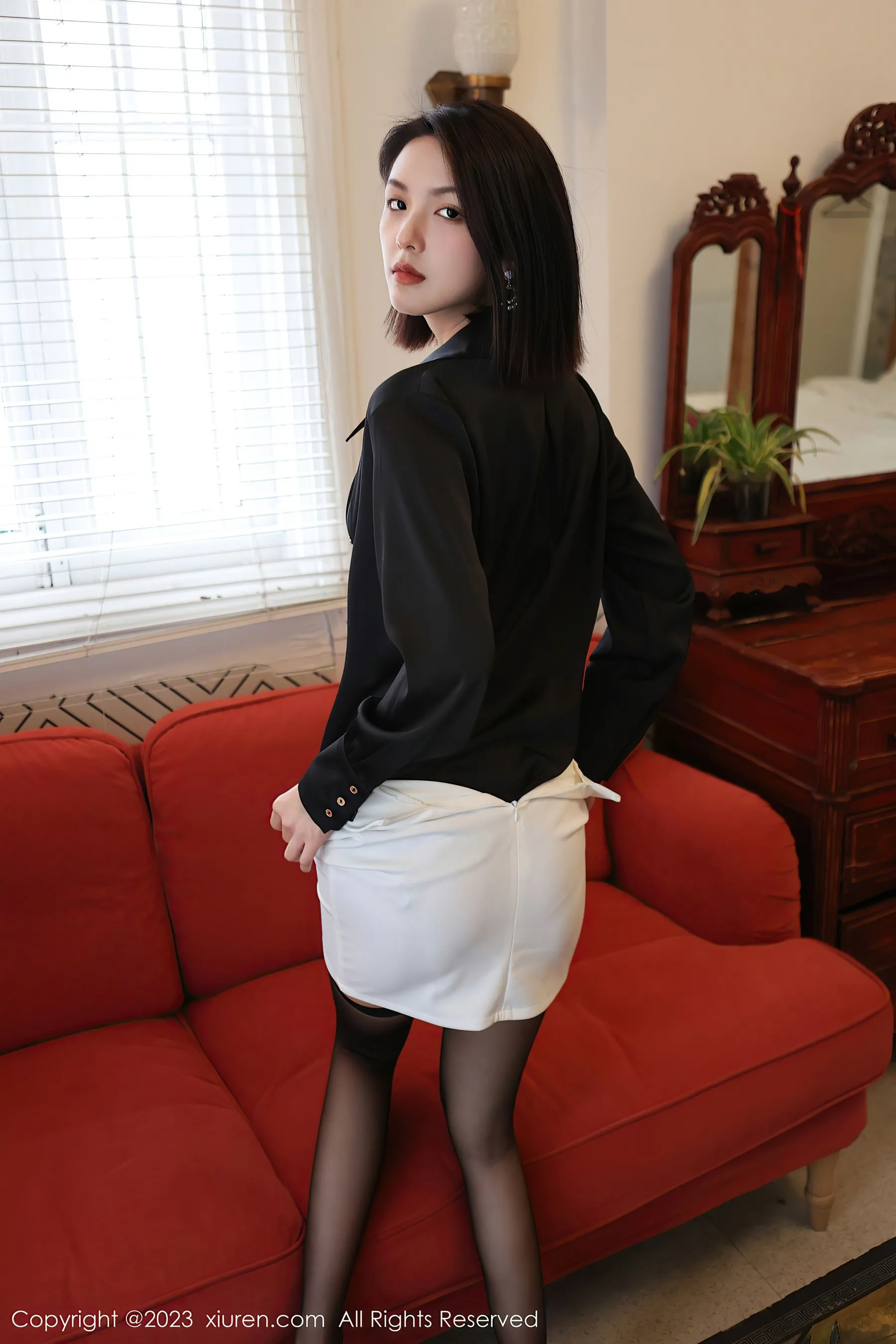  秀人网 No.6356 乔一一 黑丝短裙第30张