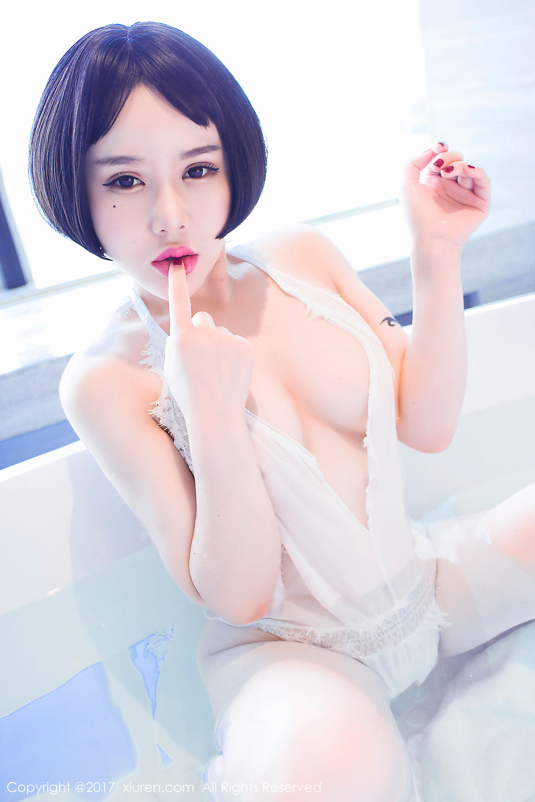  佑熙《蕾丝浴缸湿身+粉色绣花内衣》 秀人网XIUREN No.770第8张