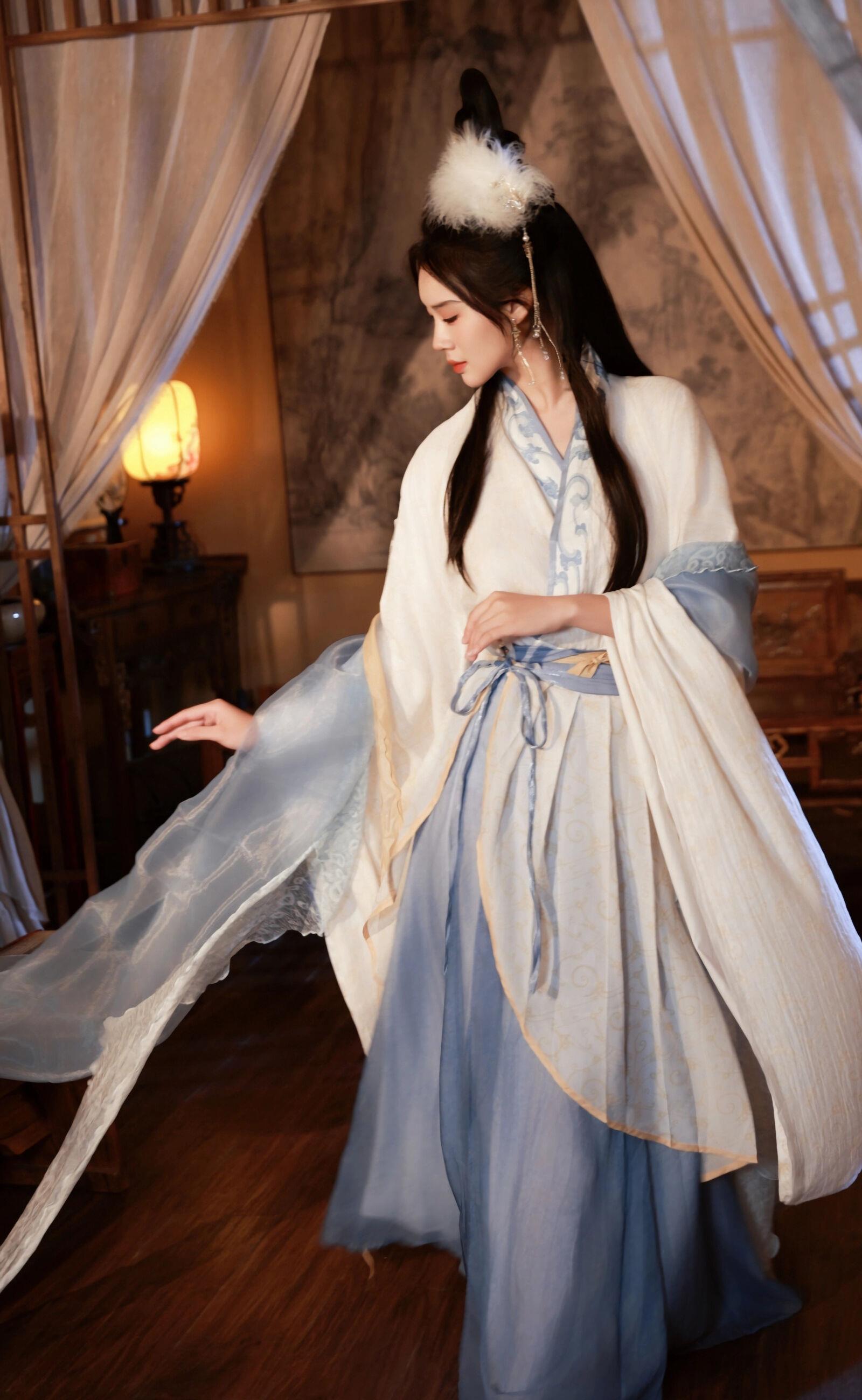  秀人网 No.10835 南乔 [75P]第1张