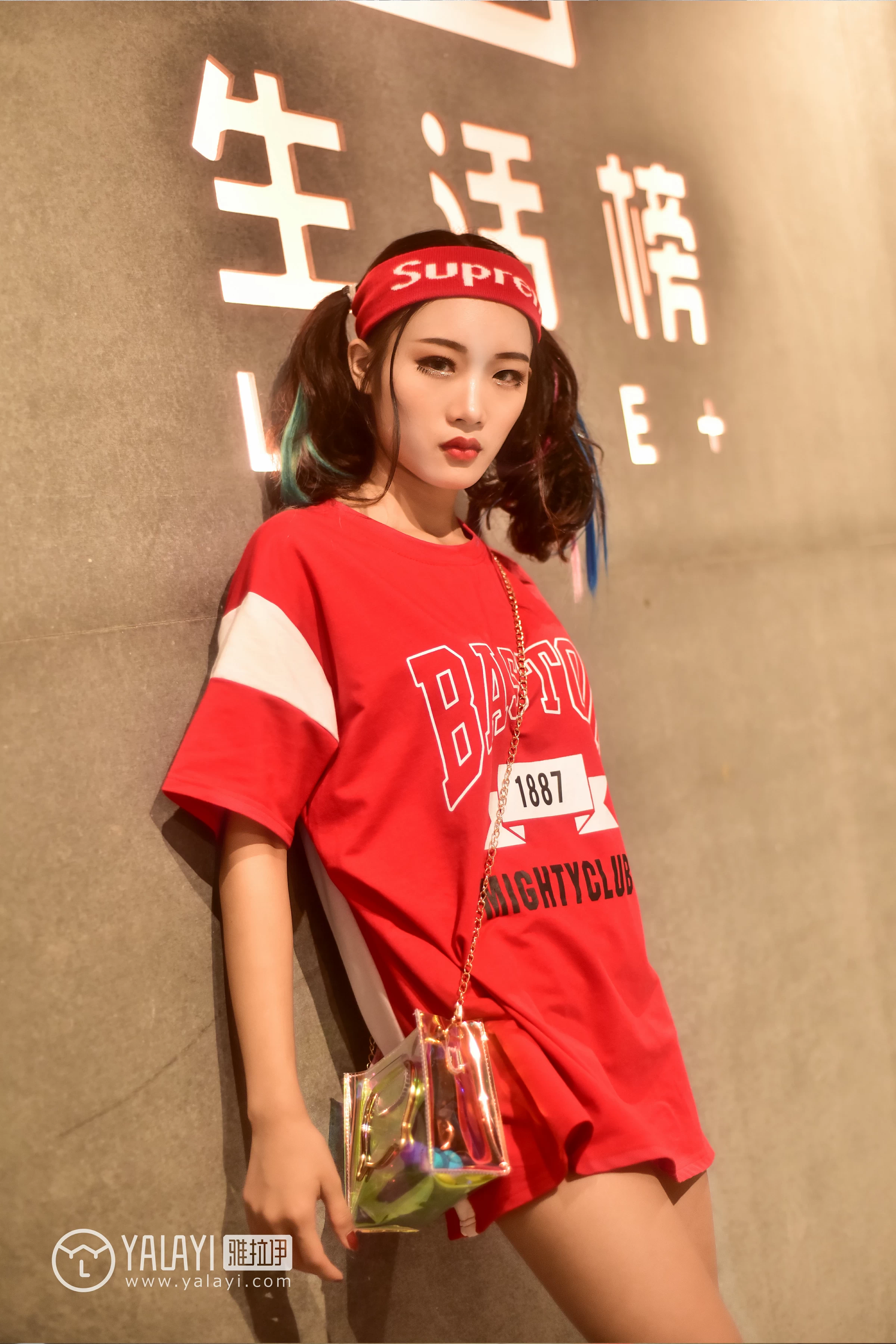 [YALAYI雅拉伊]NO.031 周末时光 兔洱 红色短袖加牛仔热裤性感私房写真集第3张