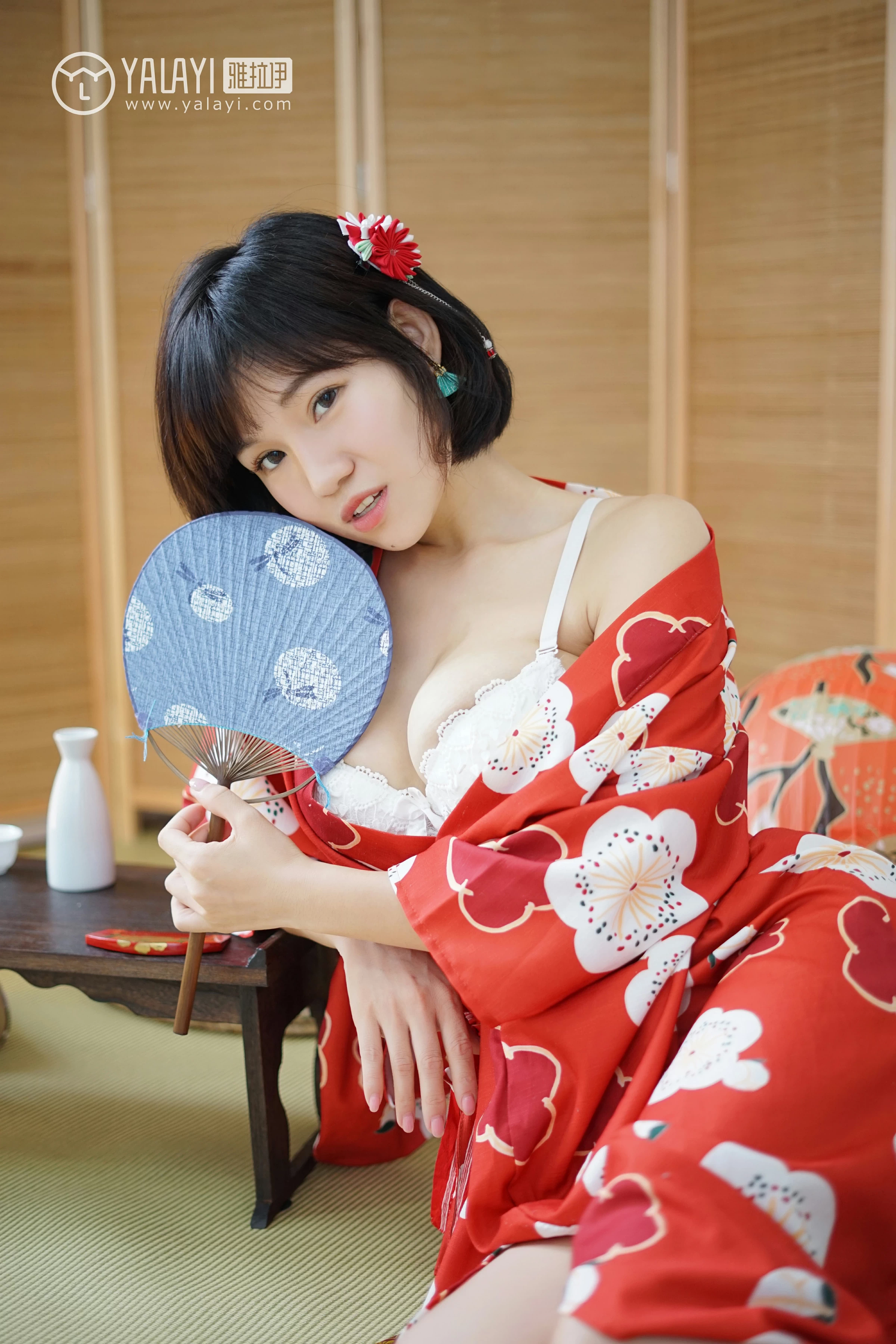 [YALAYI雅拉伊]NO.032 和服女优 多香子 红色和服与米色睡衣加白色蕾丝内衣性感私房写真集第2张