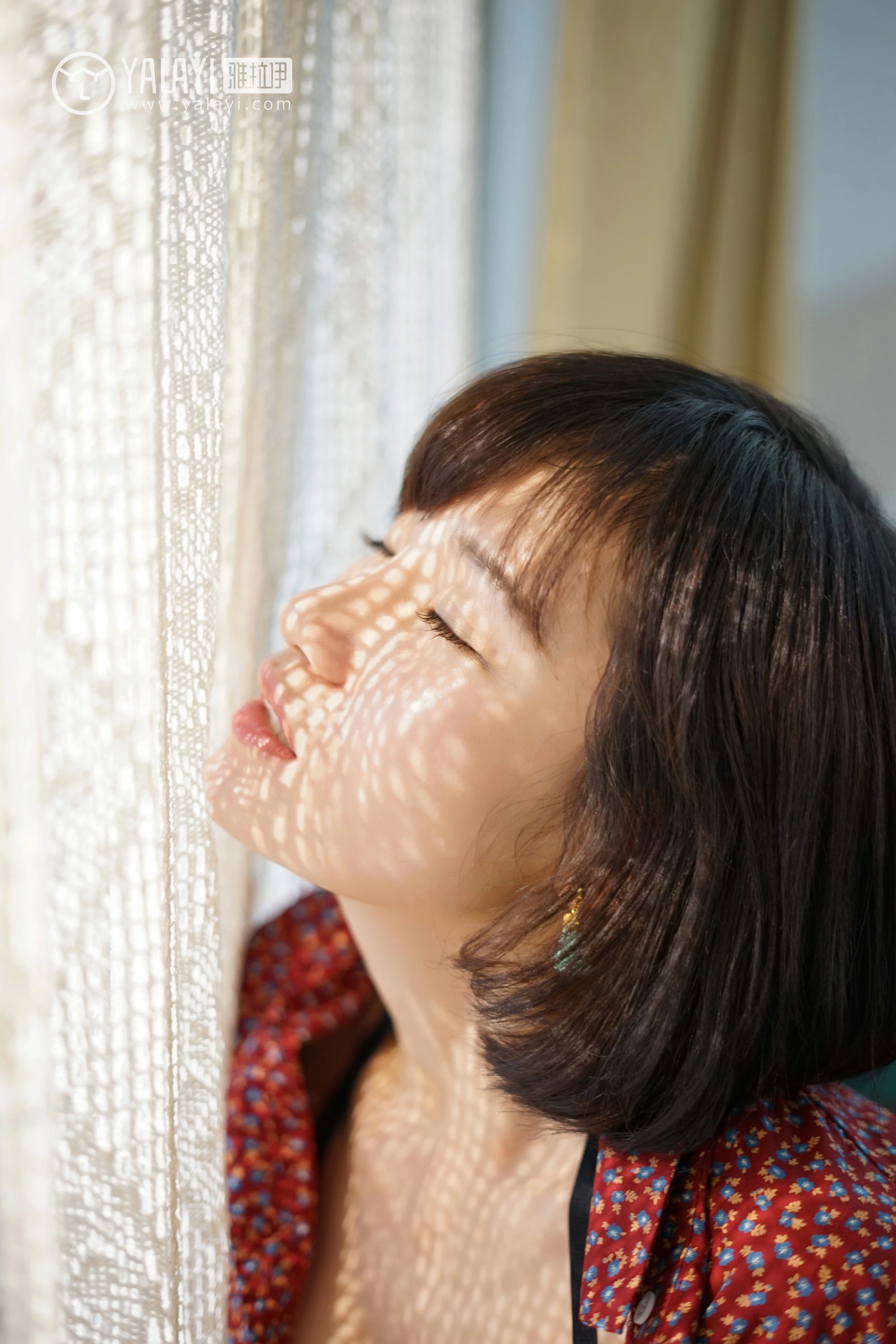 [YALAYI雅拉伊]NO.033 堕落天使 多香子 红色衬衫加吊带睡衣性感私房写真集第7张