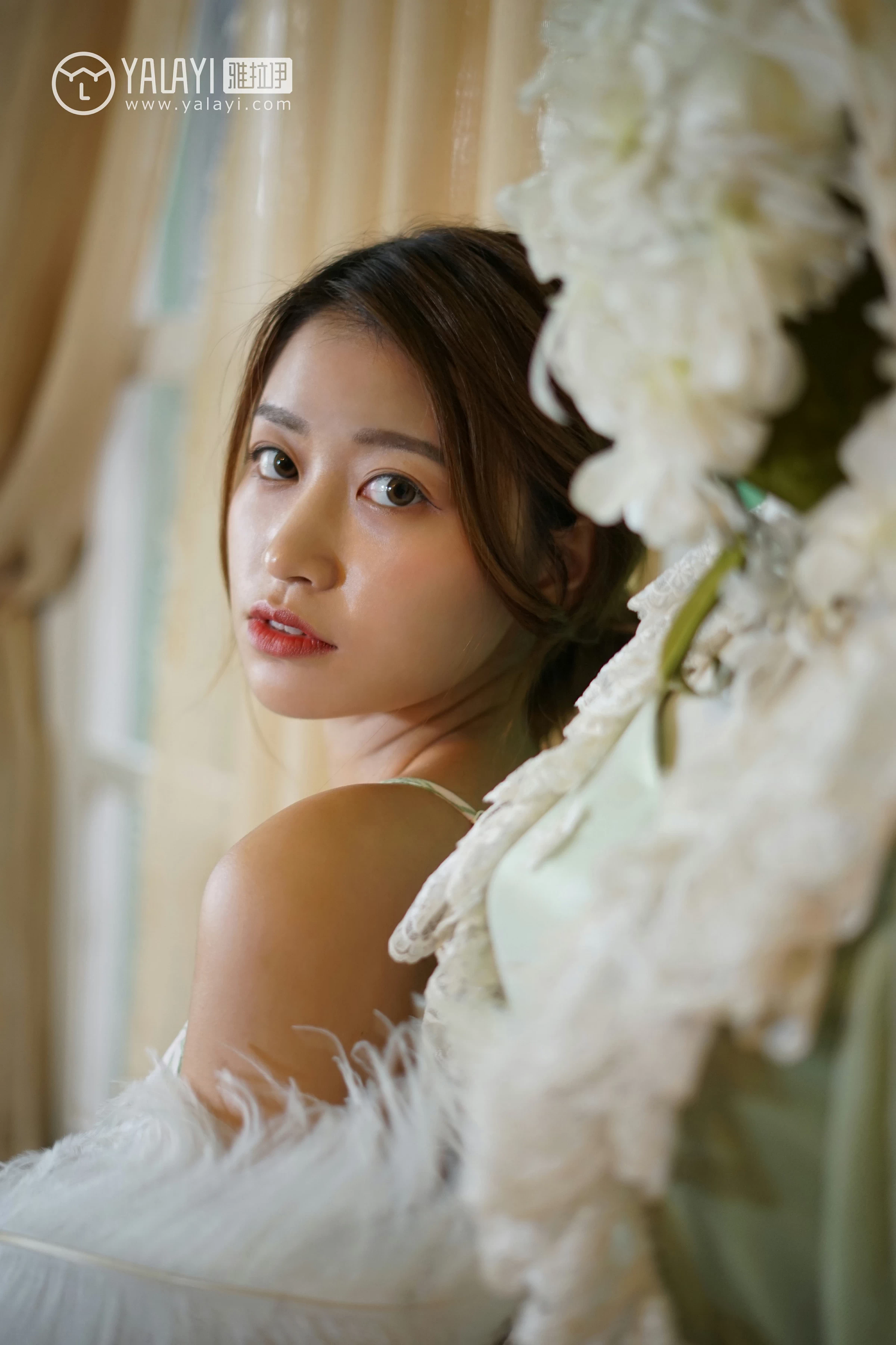 [YALAYI雅拉伊]NO.035 下雨天你在思念谁 饰媛 红色睡衣加粉色吊带连衣裙性感私房写真集第1张