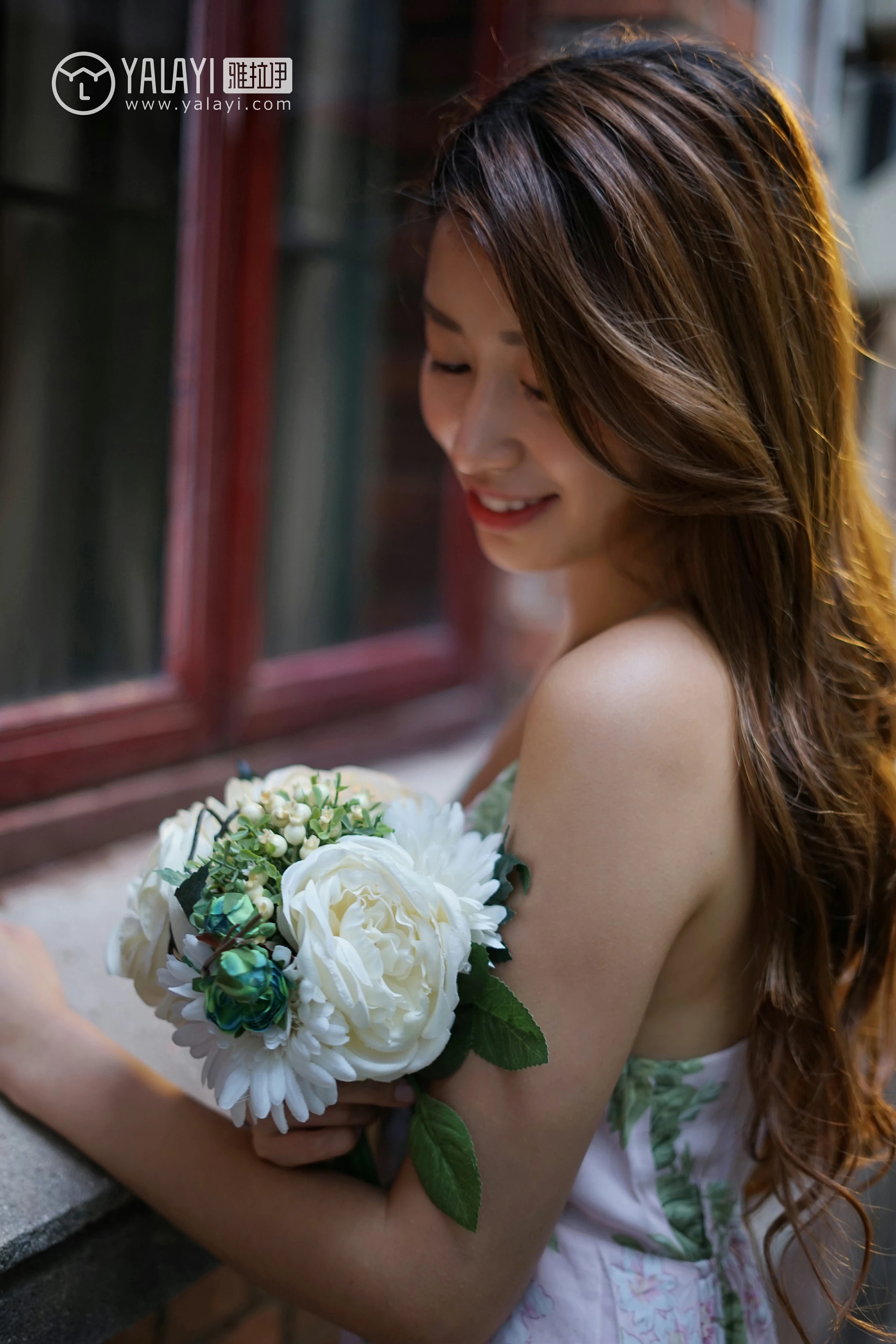 [YALAYI雅拉伊]NO.035 下雨天你在思念谁 饰媛 红色睡衣加粉色吊带连衣裙性感私房写真集第13张