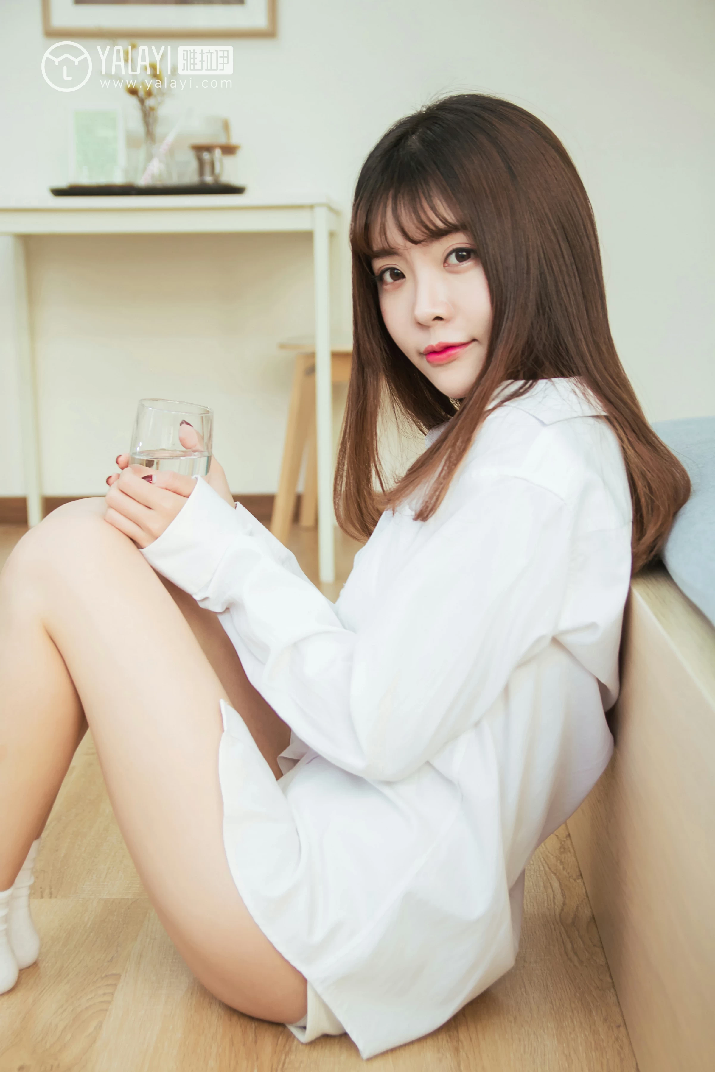 [YALAYI雅拉伊]NO.036 小美好 阳阳 白色衬衫与短袖加白色短裤性感私房写真集第9张