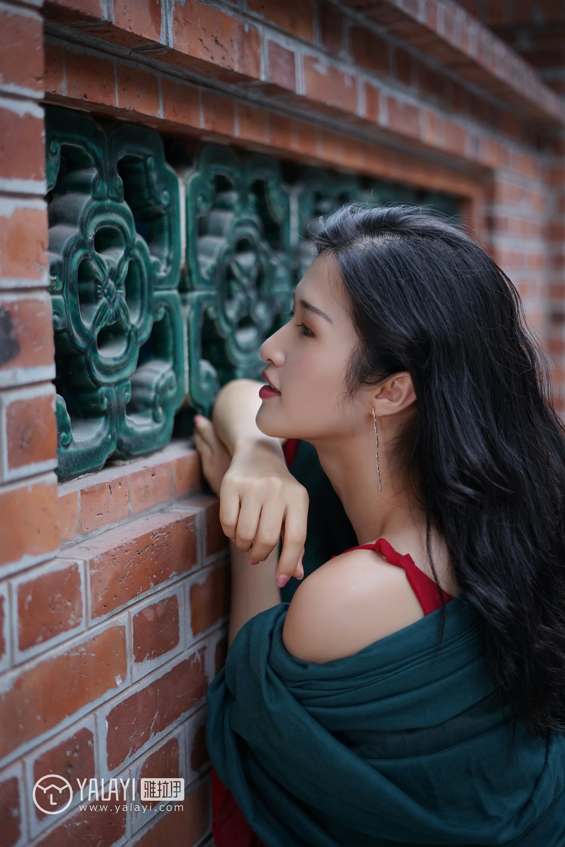 [YALAYI雅拉伊]NO.040 浮光掠影 半梦半醒 塔塔 吊带连衣裙加粉色蕾丝内衣性感私房写真集第1张