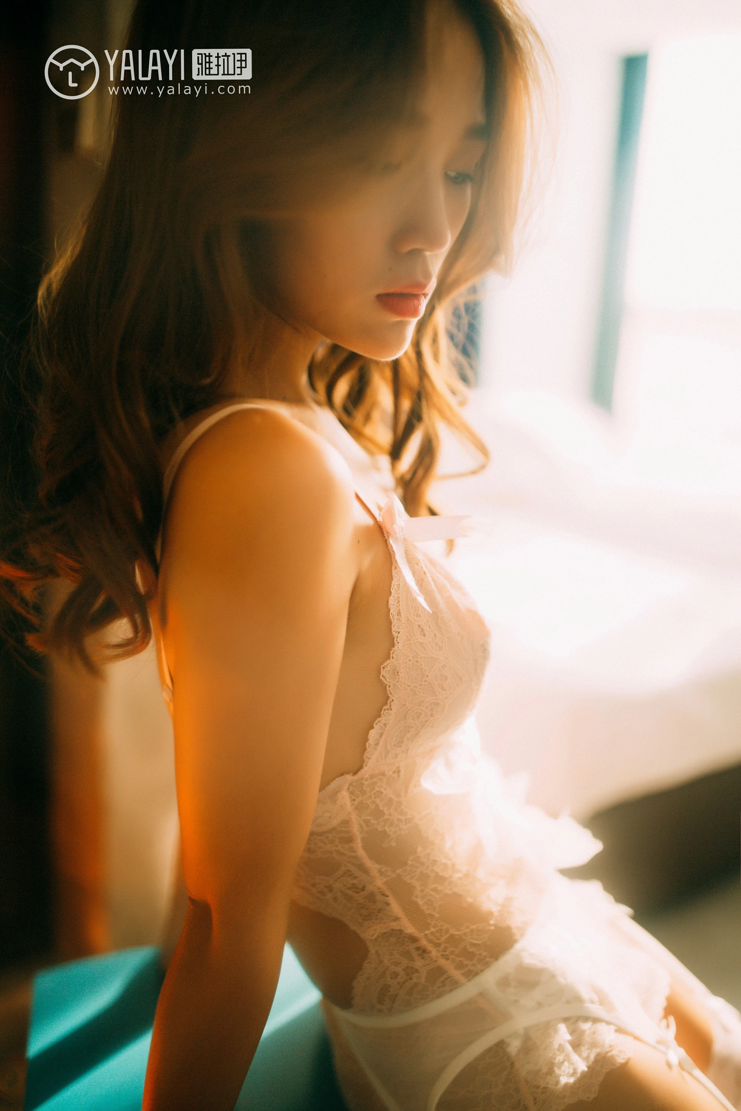 [YALAYI雅拉伊]NO.043 迷幻 李颖惠惠 粉色蕾丝内衣加白色情趣渔网袜性感私房写真集第11张