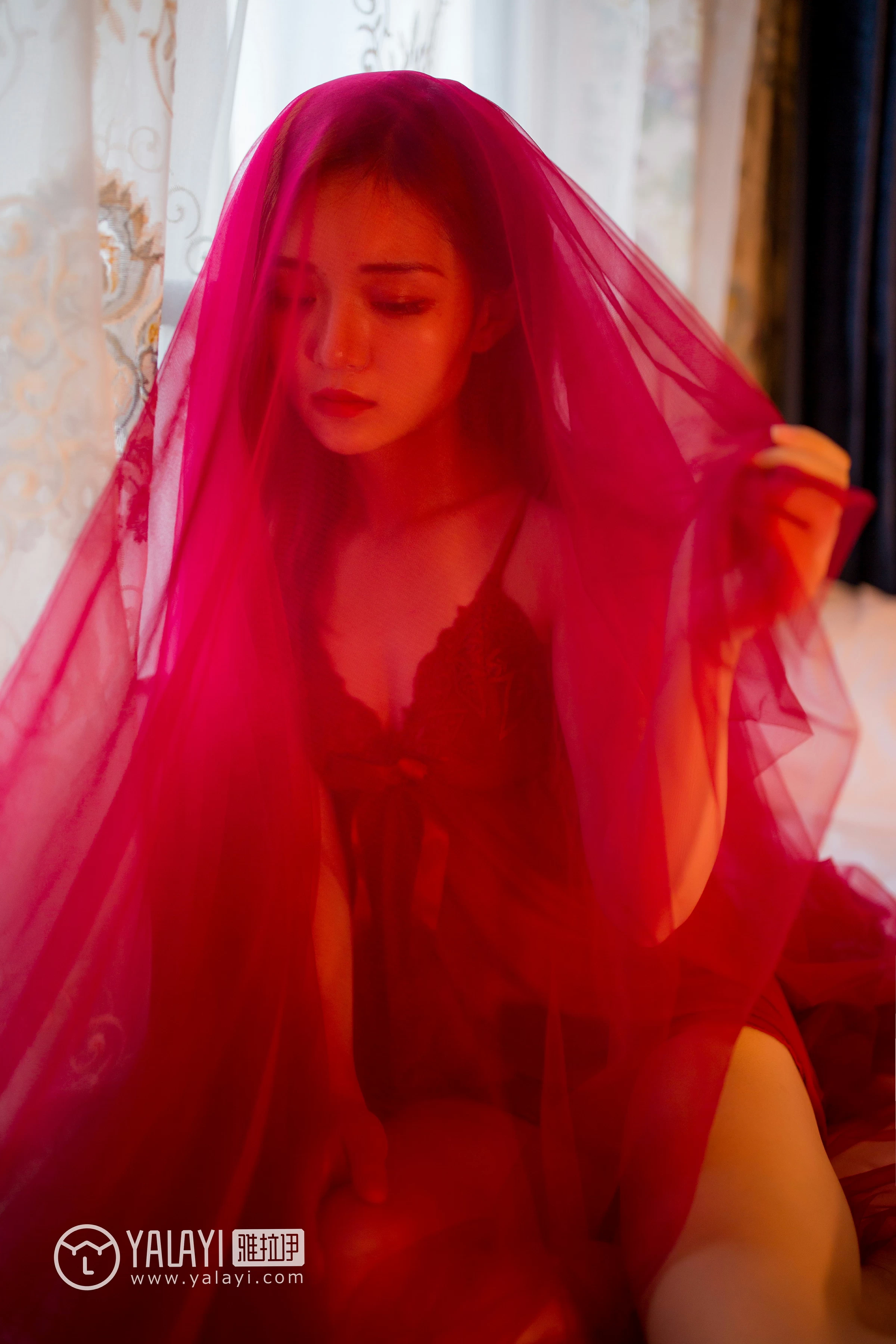 [YALAYI雅拉伊]NO.044 遗落红紗 赵欣怡 红色吊带蕾丝睡衣裙性感私房写真集第8张