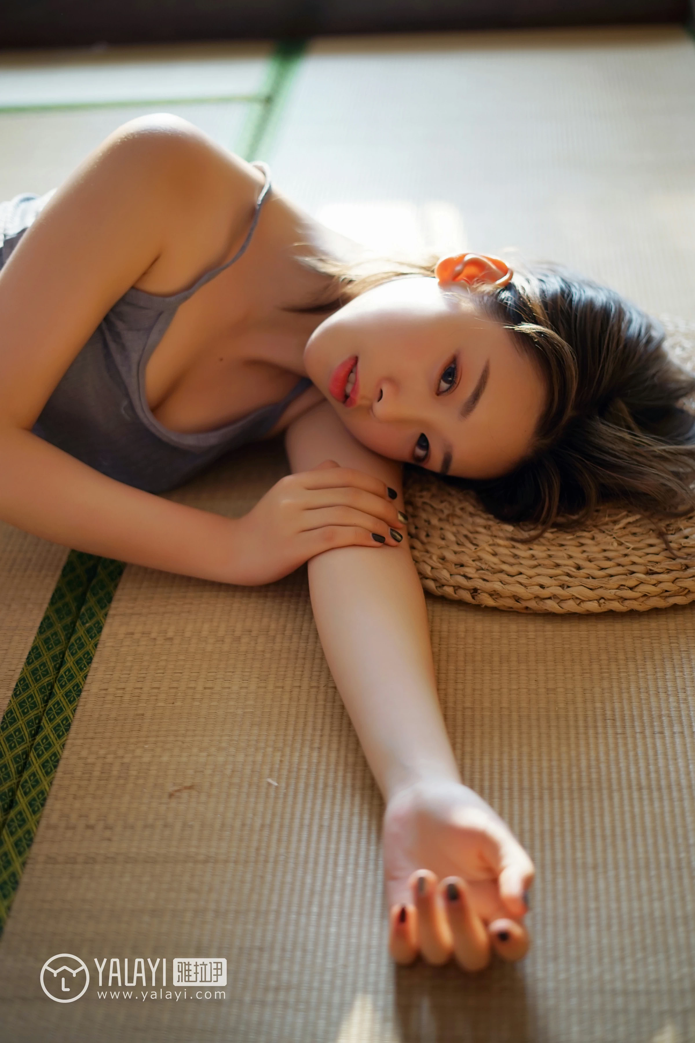 [YALAYI雅拉伊]NO.053 要有光 严冰冰 黑色透视睡衣加白色情趣镂空内衣性感私房写真集第13张