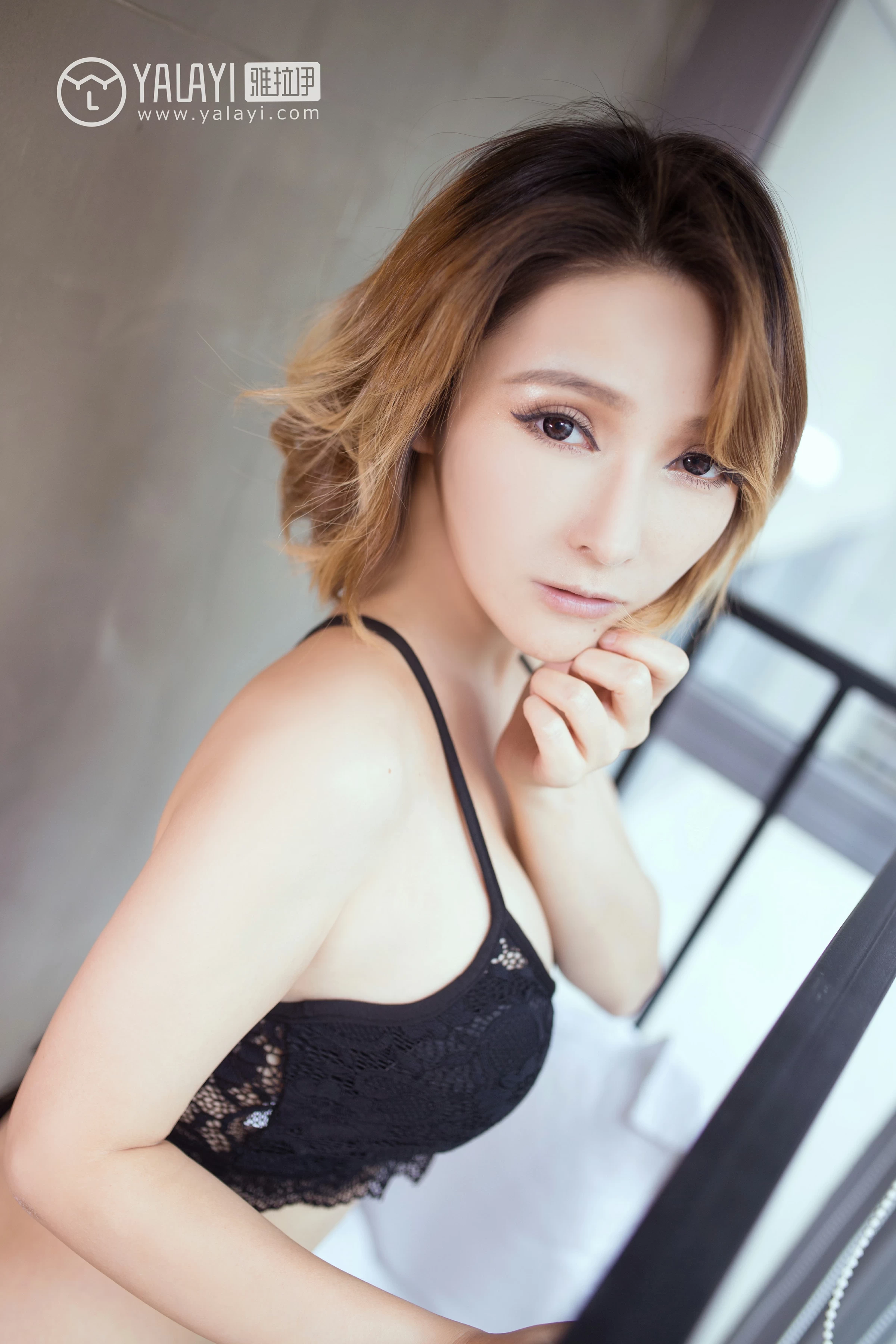 [YALAYI雅拉伊]NO.056 光明的幻象 悠悠酱 短袖衬衫与黑色内衣加蕾丝短裤性感私房写真集第13张