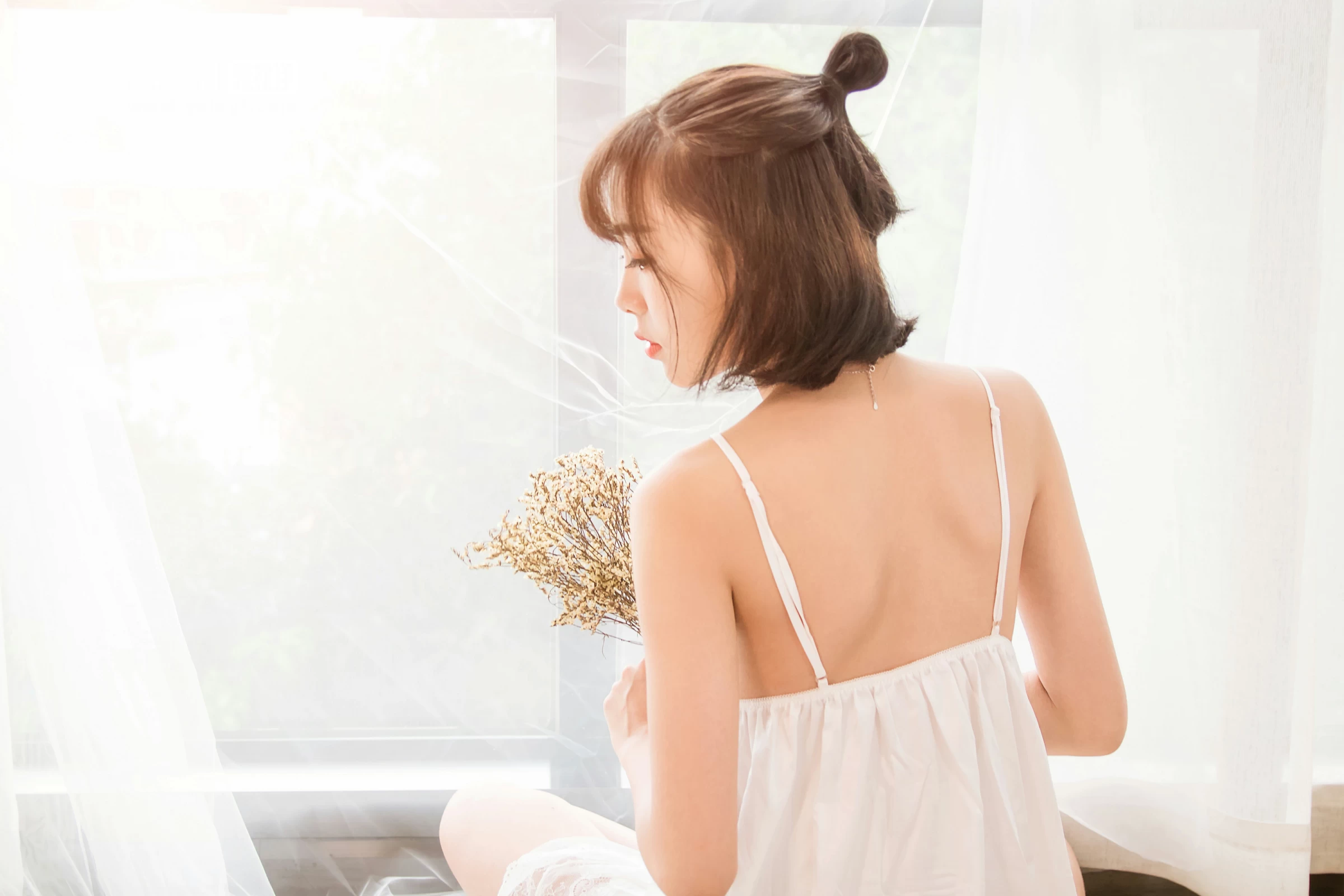 [YALAYI雅拉伊]NO.063 早晨 小杨 白色透视蕾丝连衣裙性感私房写真集第4张