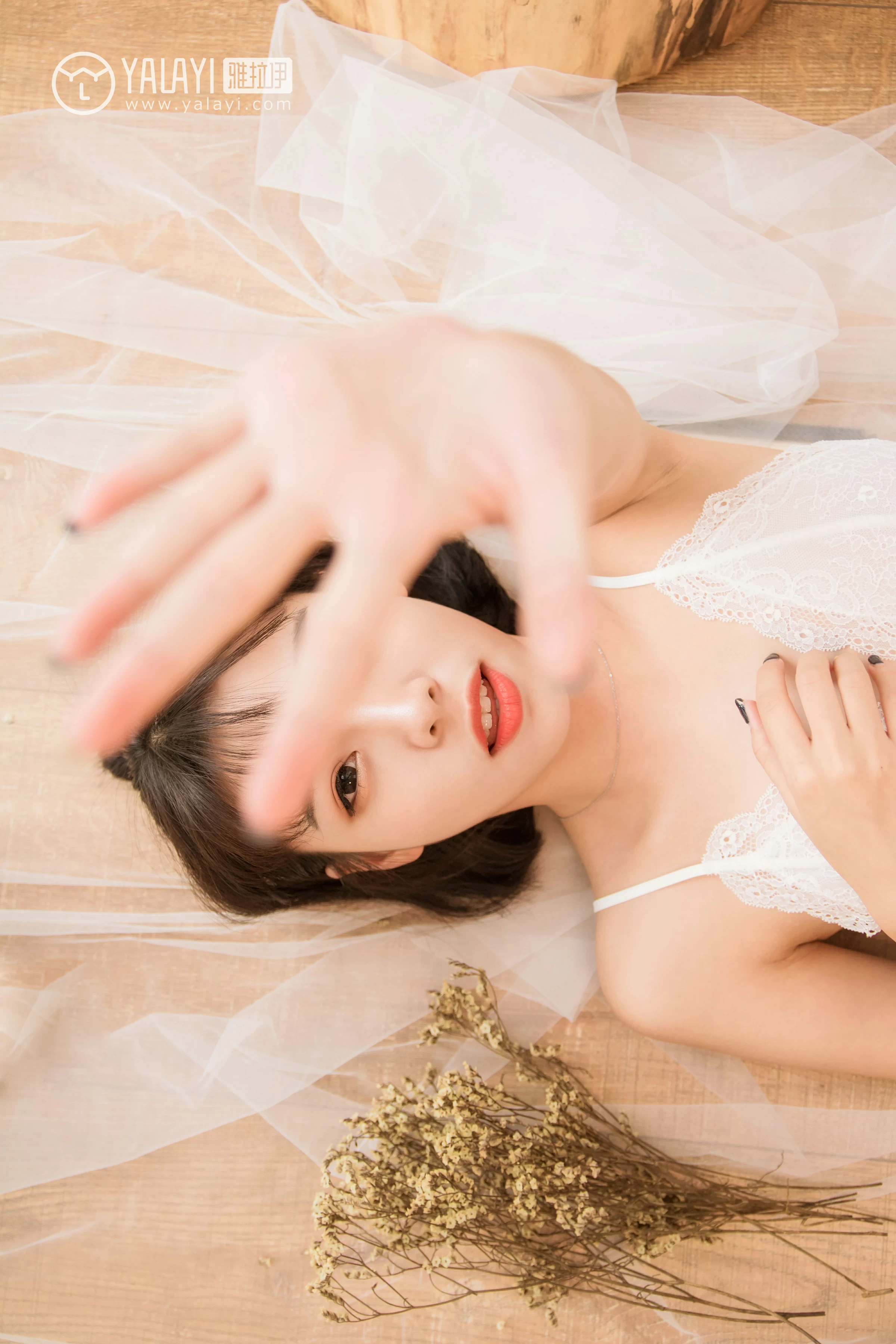 [YALAYI雅拉伊]NO.063 早晨 小杨 白色透视蕾丝连衣裙性感私房写真集第7张