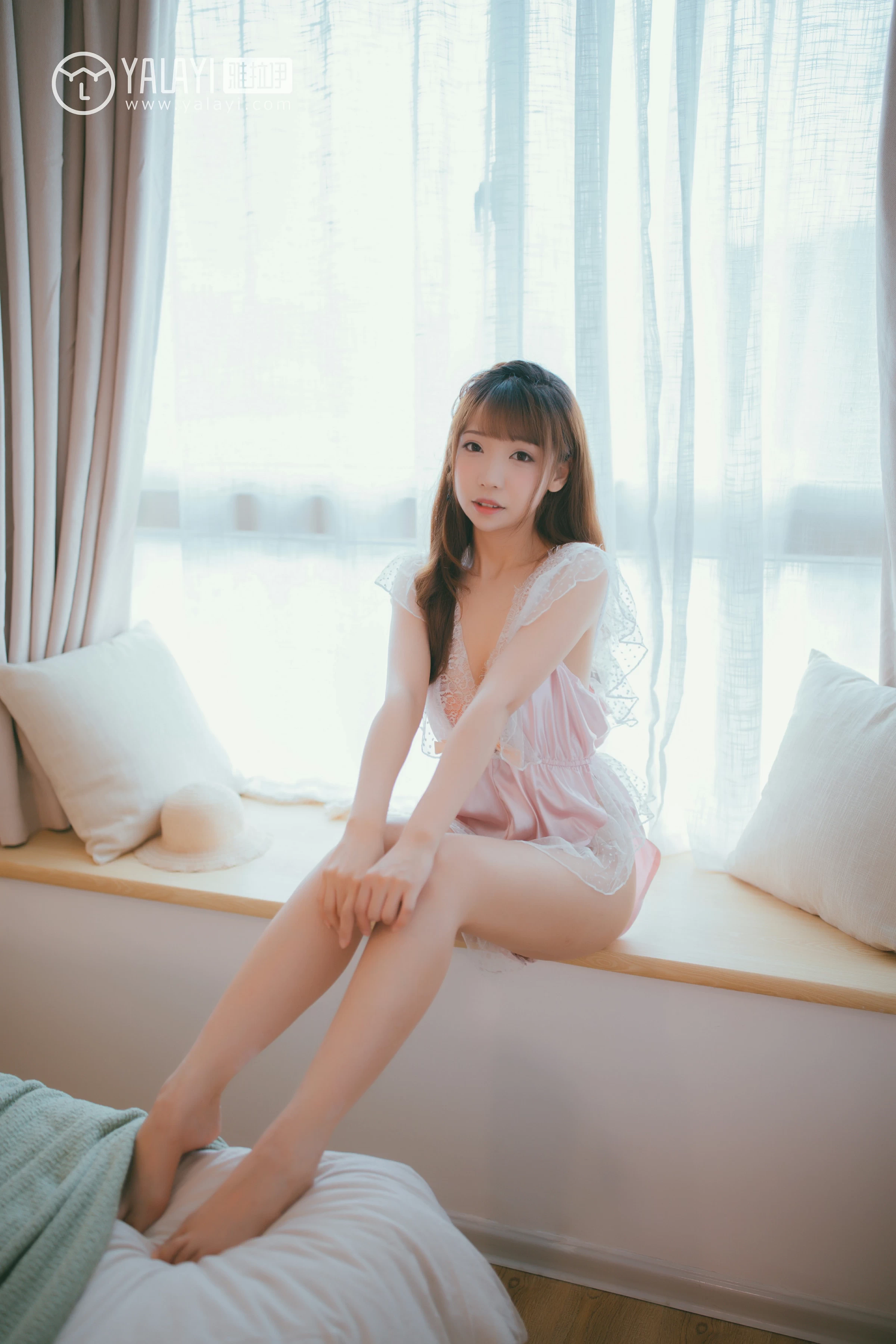 [YALAYI雅拉伊]NO.064 凝望 水花儿 透视情趣内衣与淡蓝色蕾丝睡衣性感私房写真集第3张