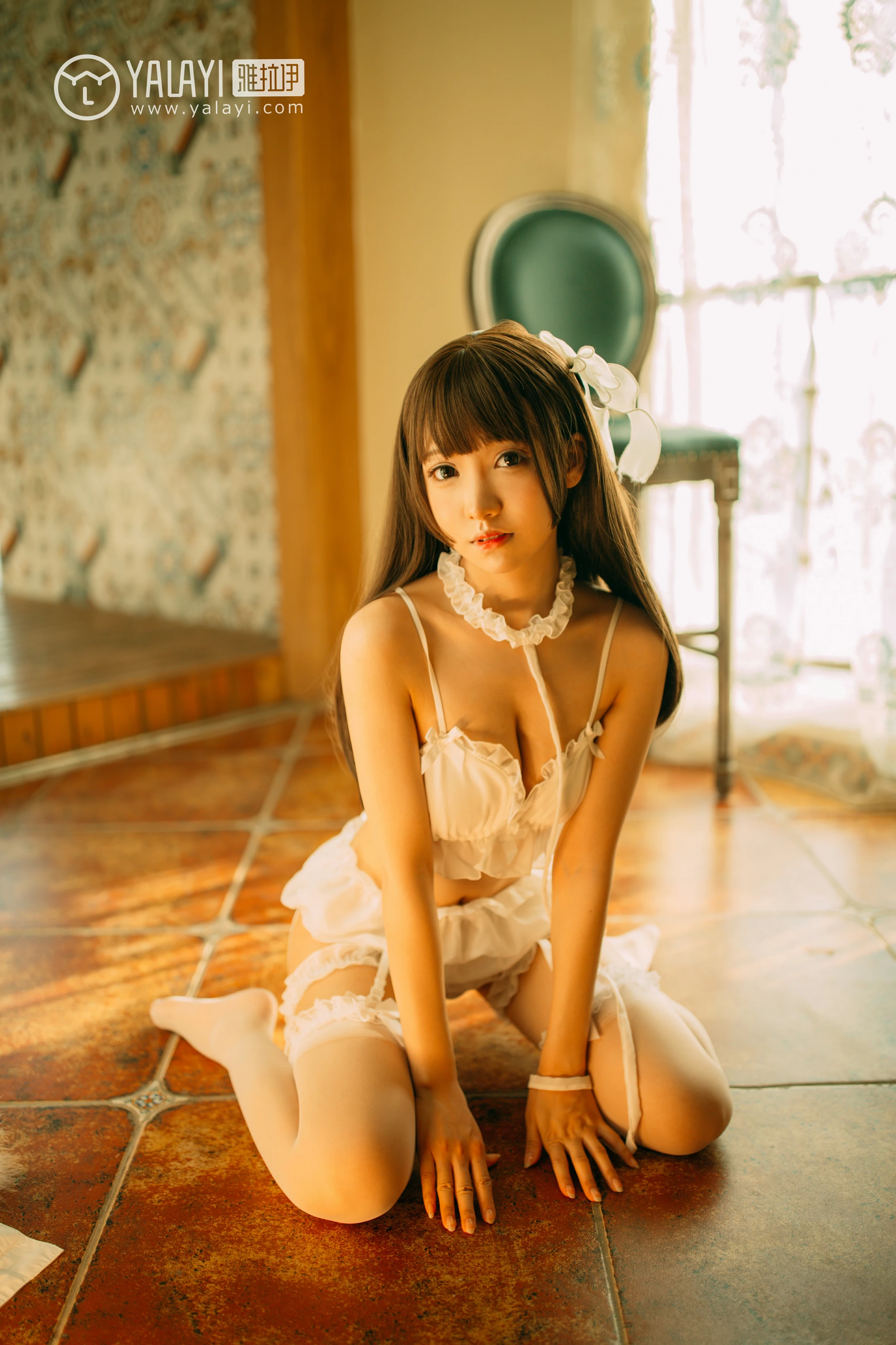 [YALAYI雅拉伊]NO.072 梦里梦外 水花儿 白色情趣内衣与短裙加白色丝袜美腿性感私房写真集第5张