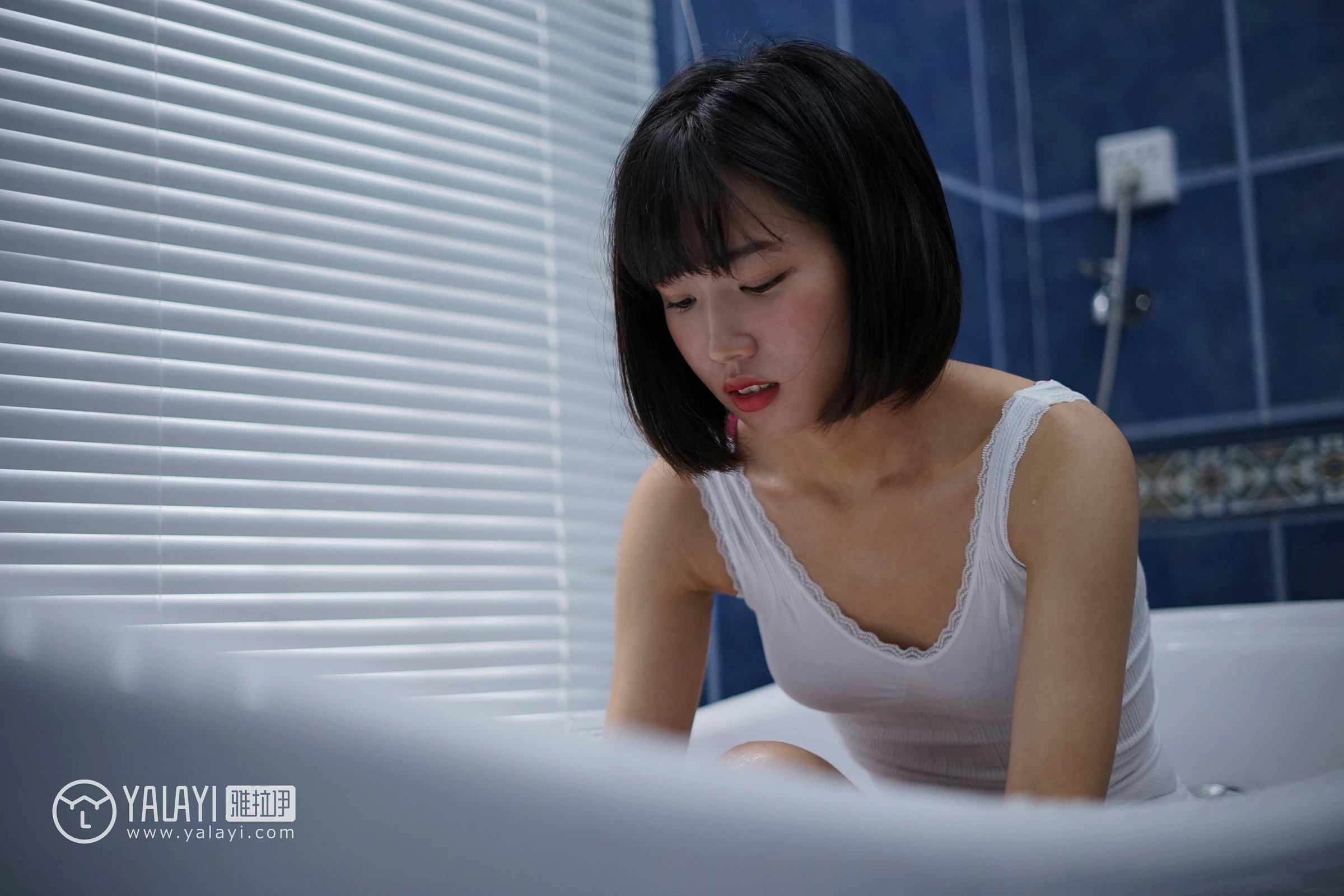 [YALAYI雅拉伊]NO.081 雨后晴空 公主小兔子 黑色吊带连衣裙与白色背心加短裤性感私房写真集第16张