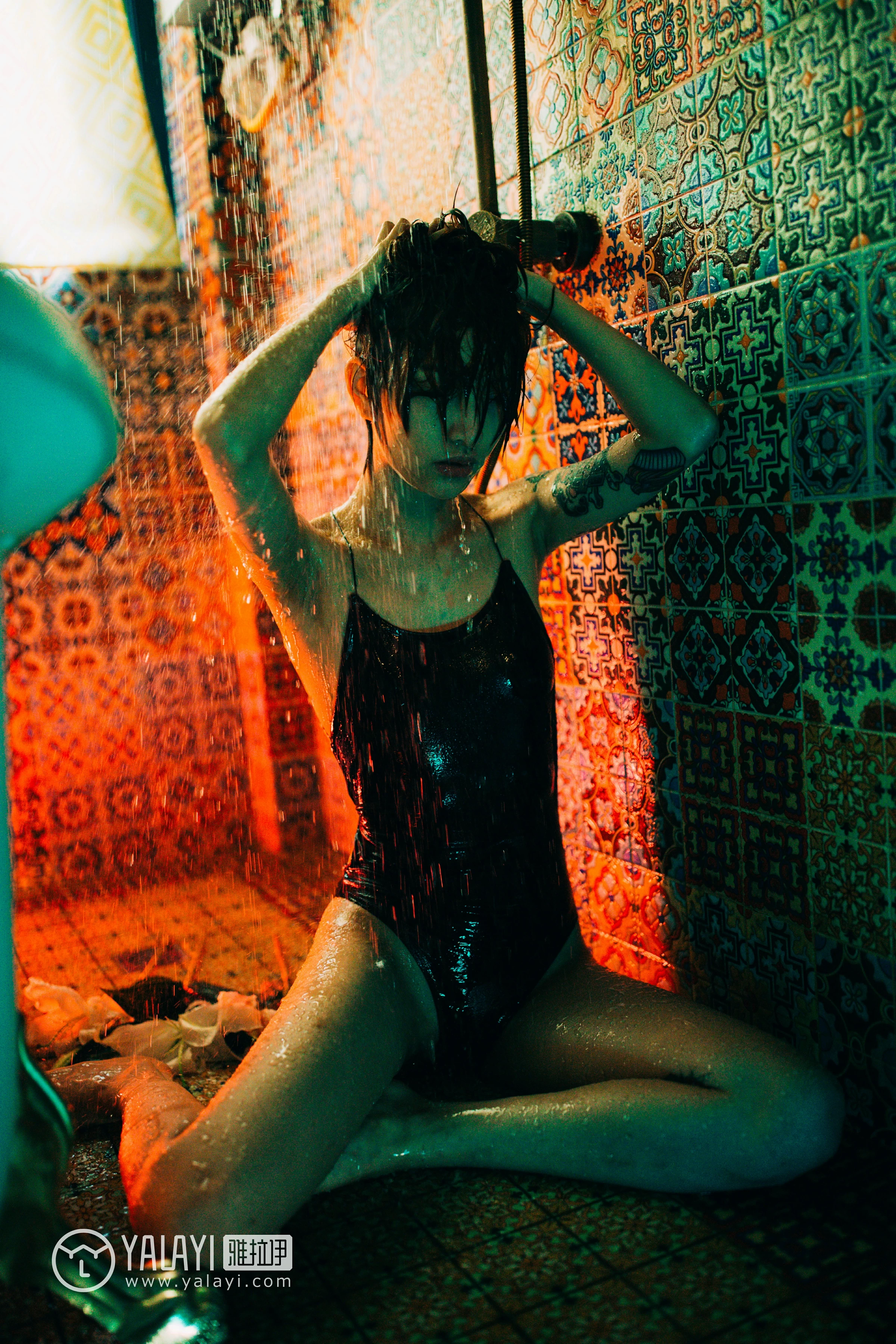 [YALAYI雅拉伊]NO.085 光 李木木 黑色连体比基尼泳装湿身诱惑性感私房写真集第11张