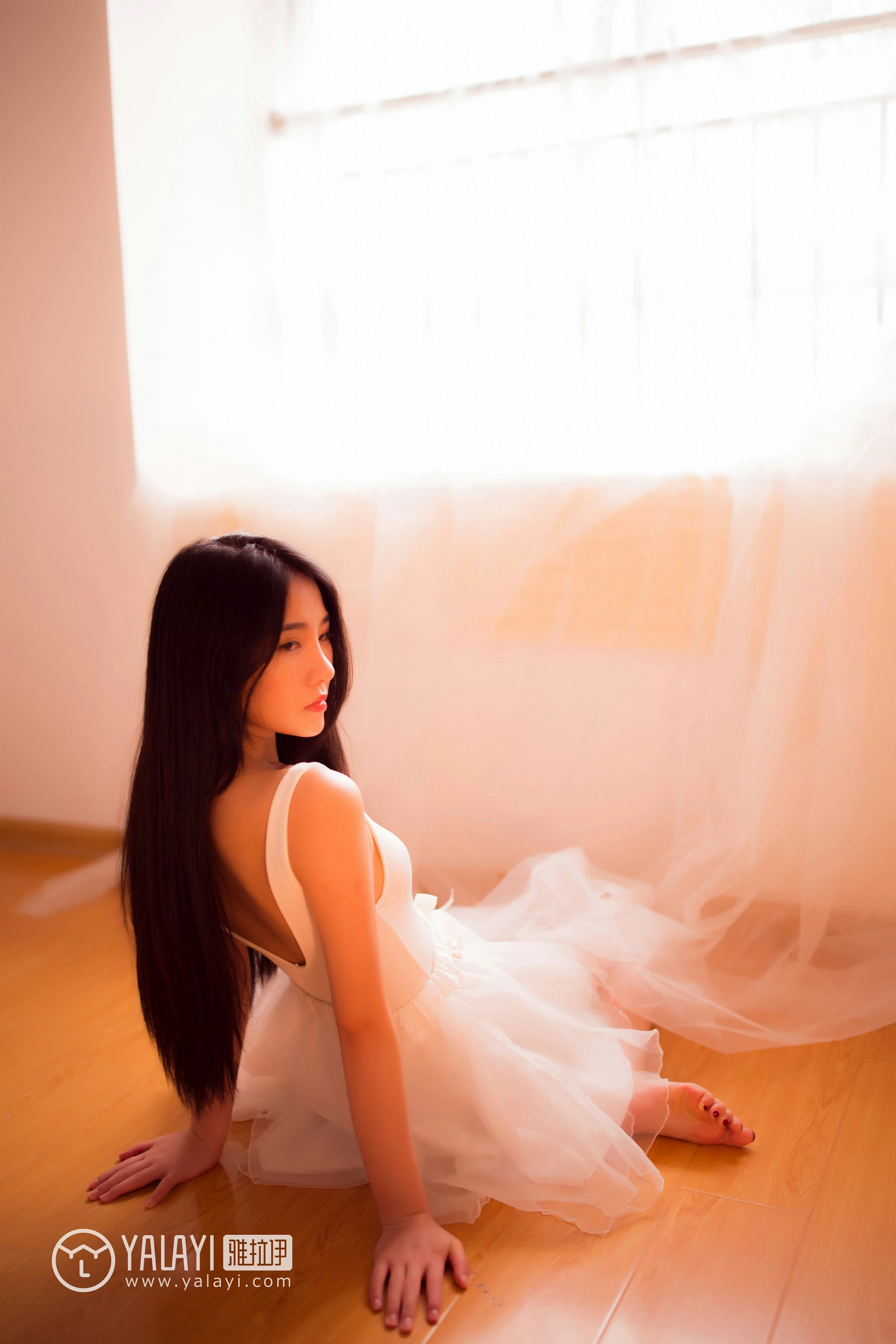 [YALAYI雅拉伊]NO.089 同一个童话 刘小美 白色吊带芭蕾舞裙性感私房写真集第10张