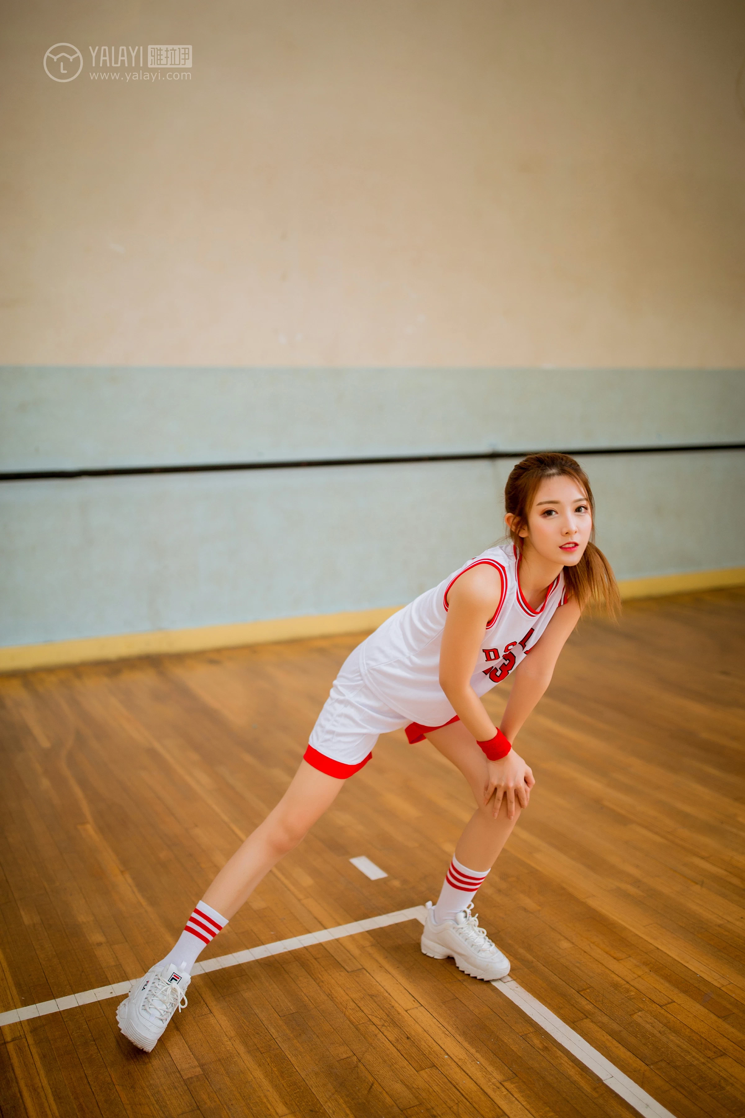 [YALAYI雅拉伊]NO.097 体育日 丸糯糯 白色运动背心加短裤性感私房写真集第4张