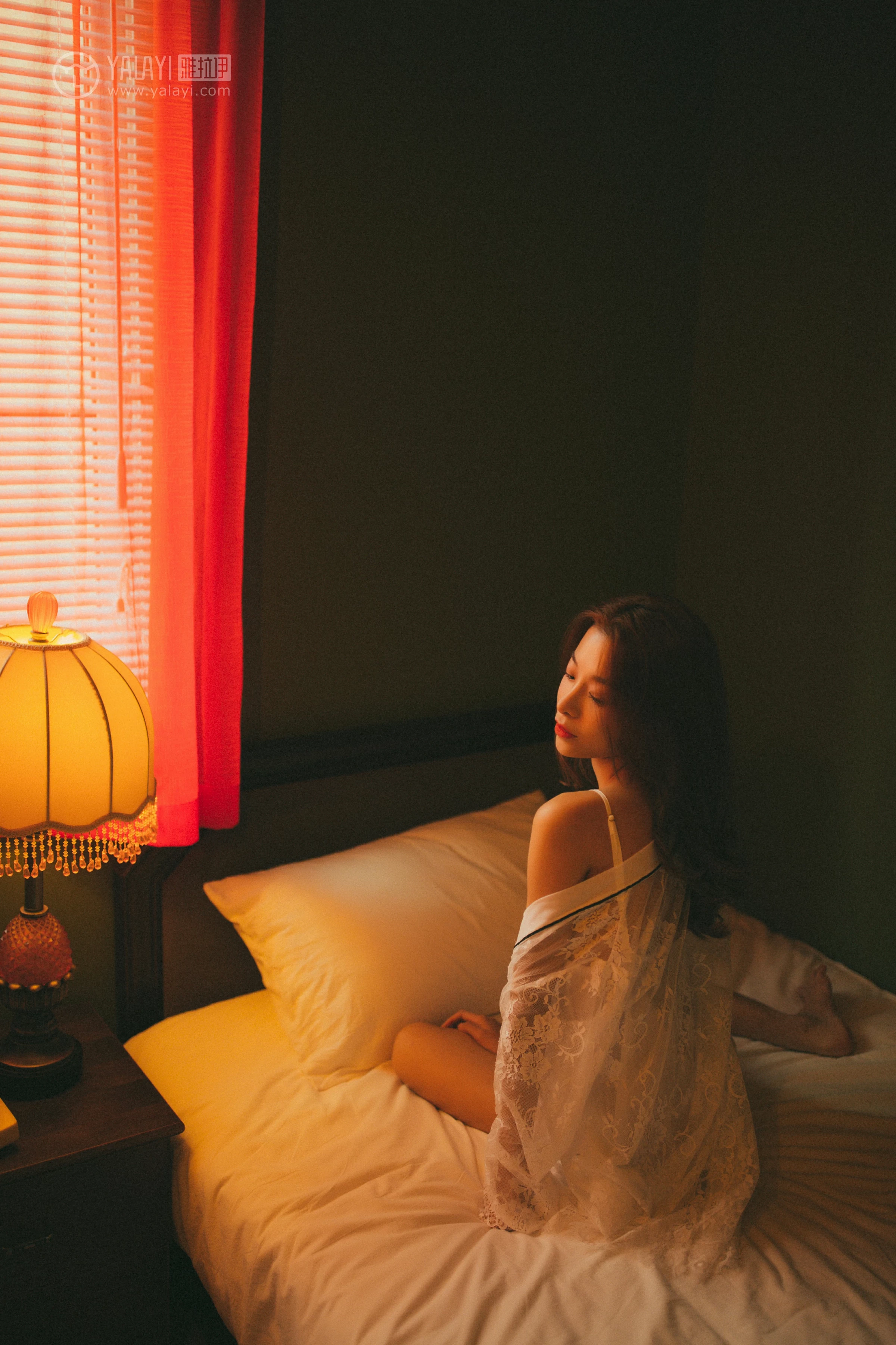 [YALAYI雅拉伊]NO.116 我在等你 倩微微 透视镂空睡衣加白色蕾丝情趣内衣性感私房写真集第11张