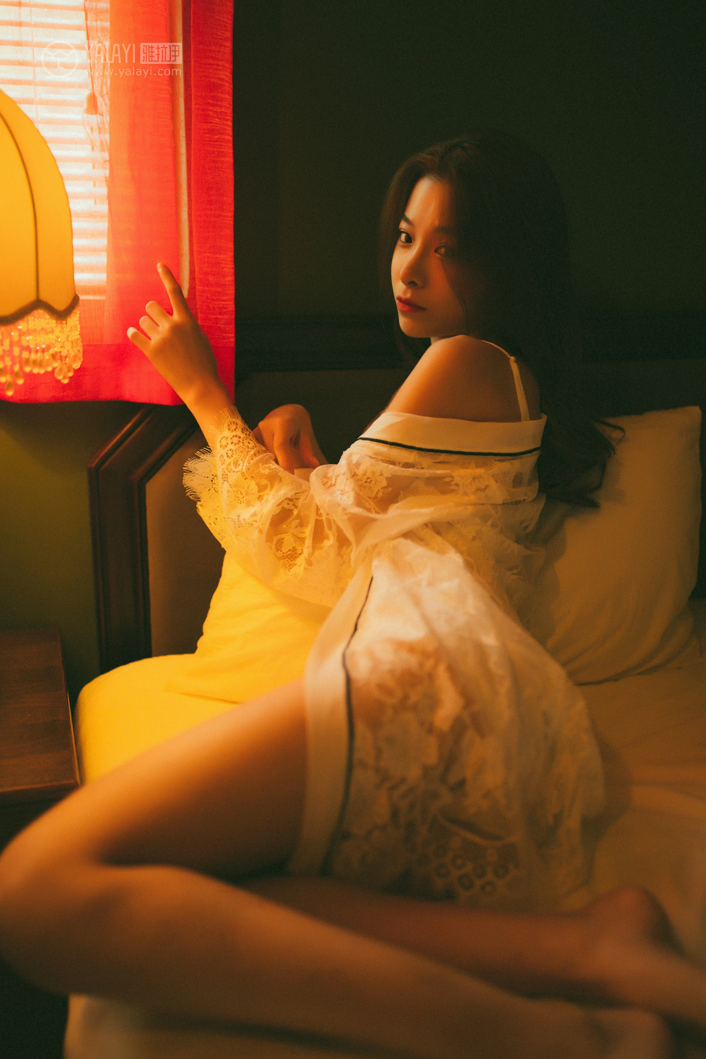 [YALAYI雅拉伊]NO.116 我在等你 倩微微 透视镂空睡衣加白色蕾丝情趣内衣性感私房写真集第12张