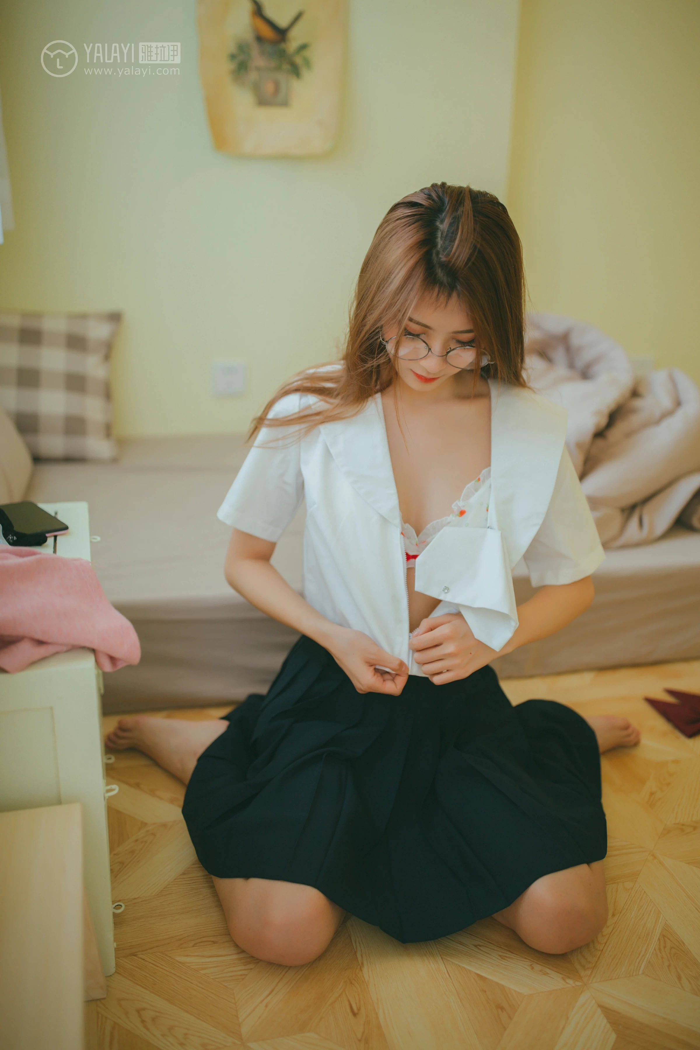 [YALAYI雅拉伊]NO.121 宅女 丸糯糯 白色情趣内衣与高中女生制服性感私房写真集第16张