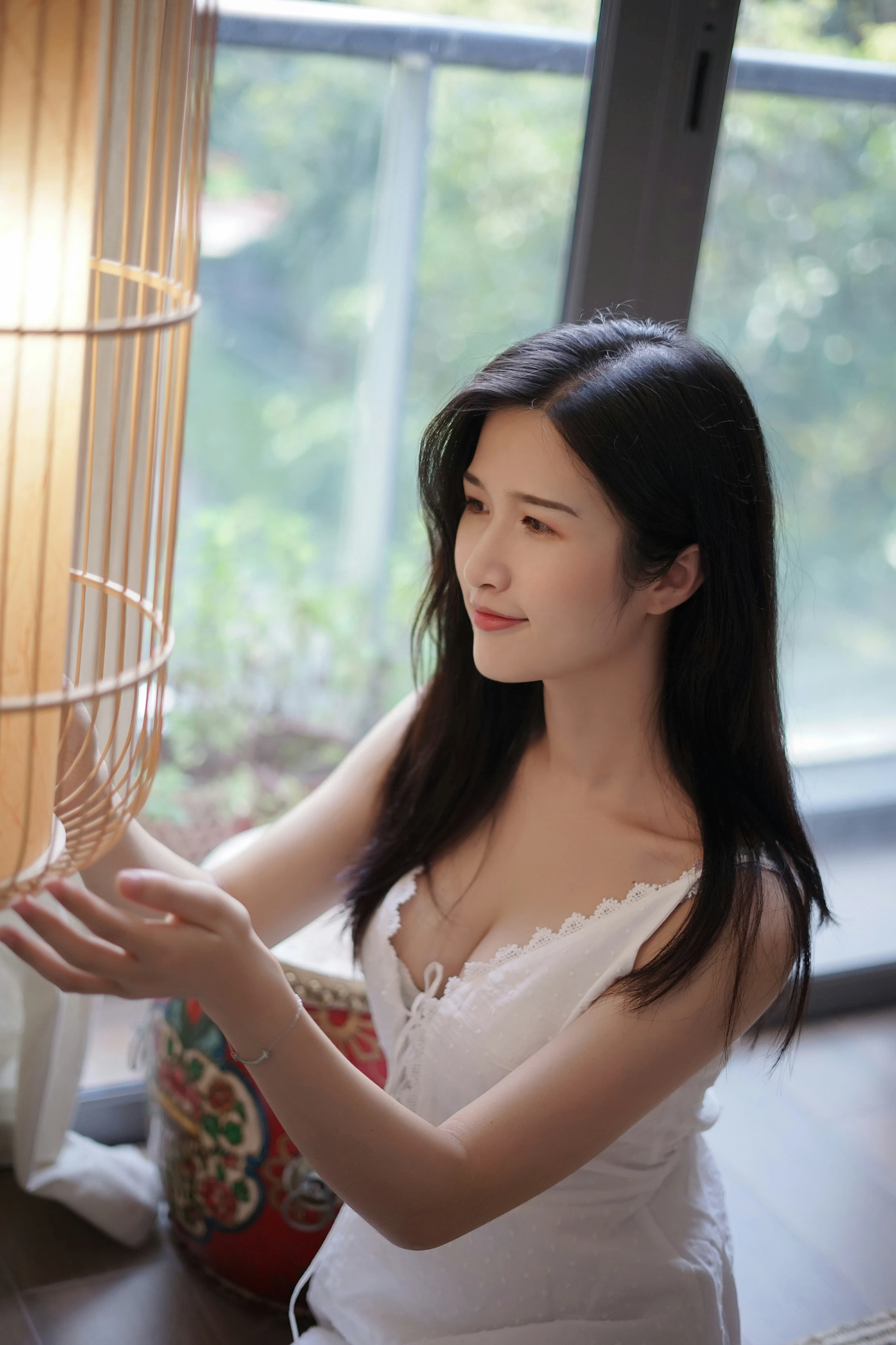 [YALAYI雅拉伊]NO.127 壹日 塔塔 白色吊带睡衣加蕾丝内衣性感私房写真集第4张