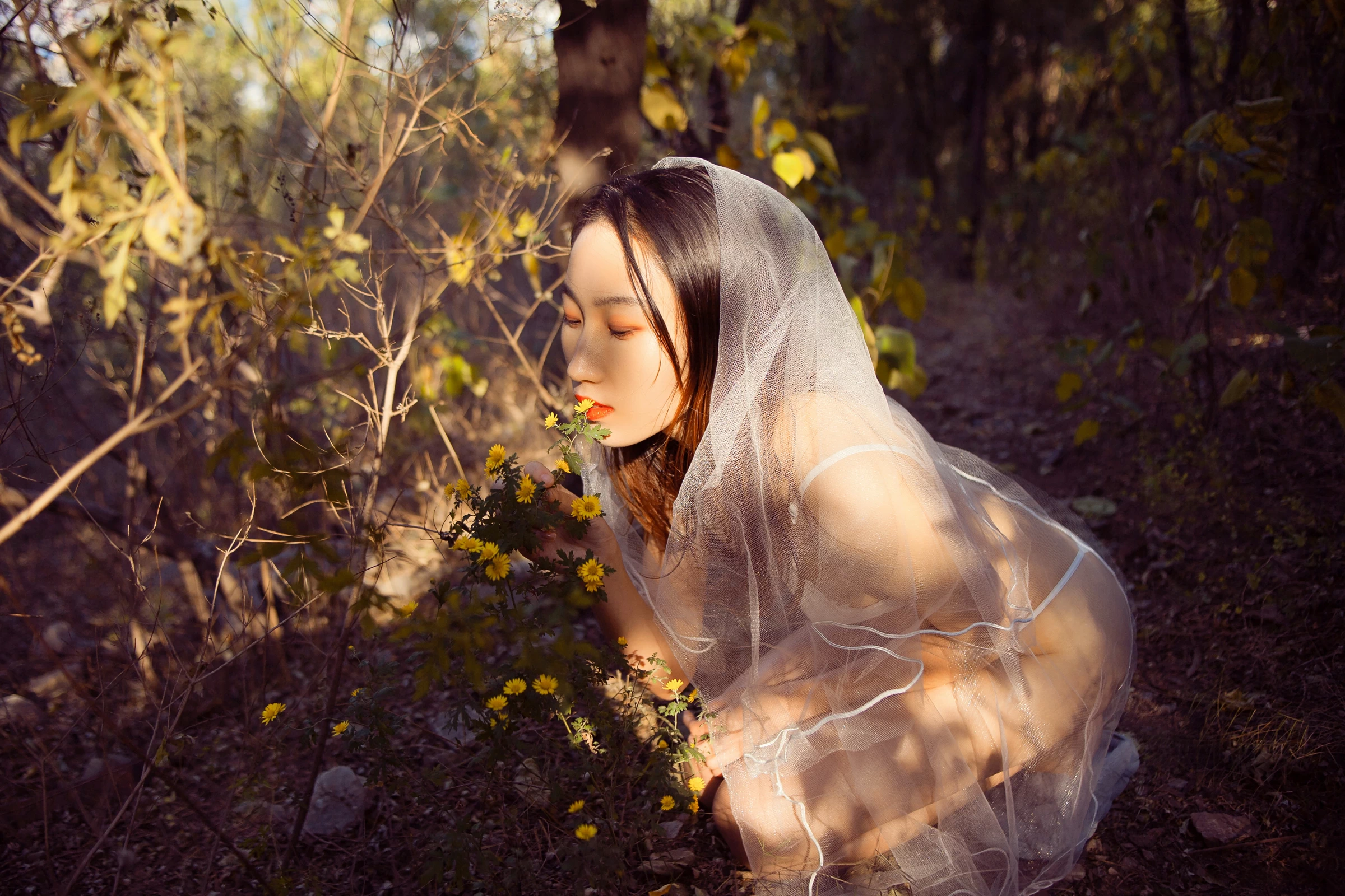 [YALAYI雅拉伊]NO.133 深山原野 熏儿 白色蕾丝内衣性感私房写真集第12张