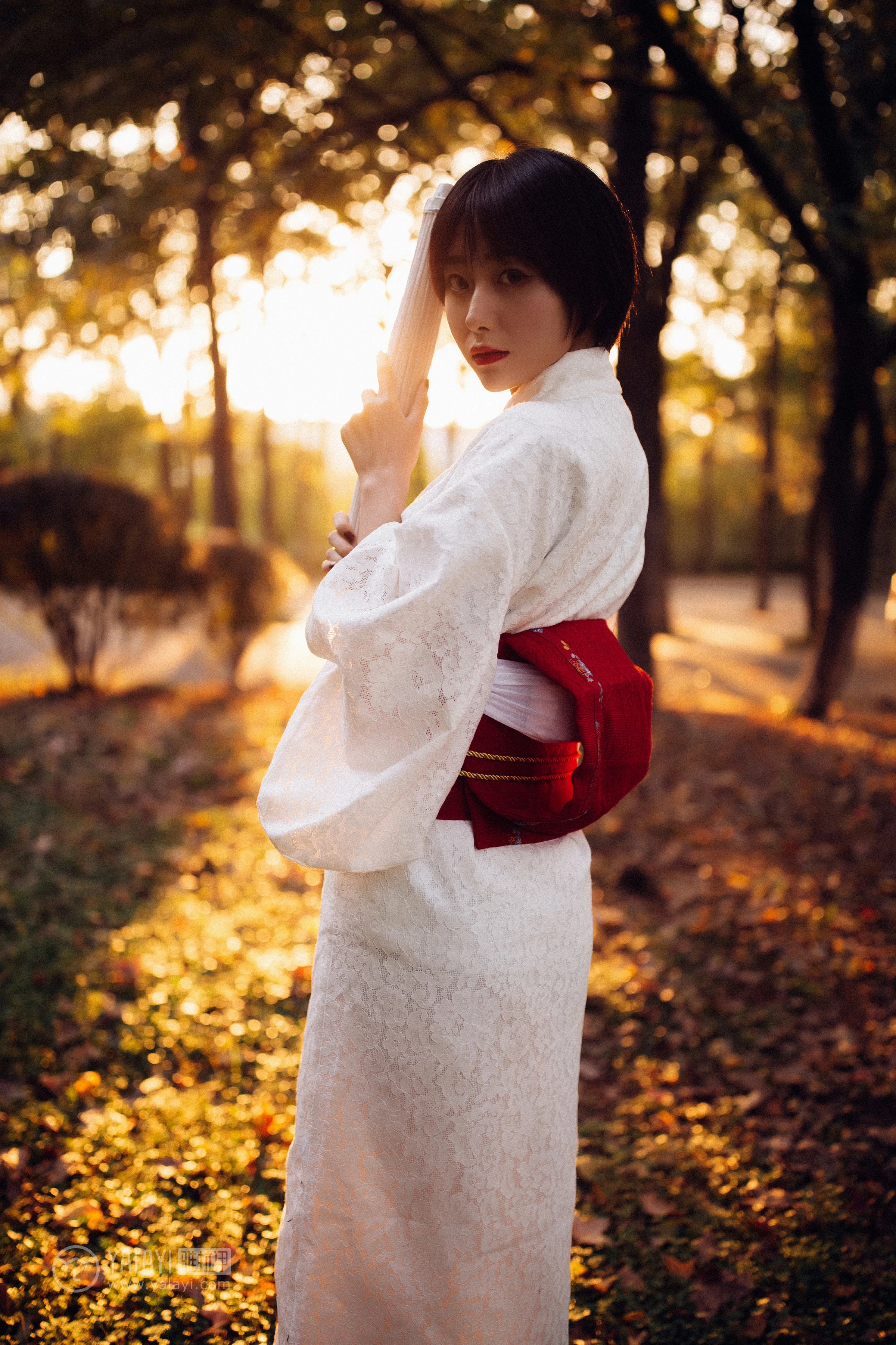 [YALAYI雅拉伊]NO.136 夕阳下的和风少女 静静 白色透视镂空和服性感私房写真集第13张