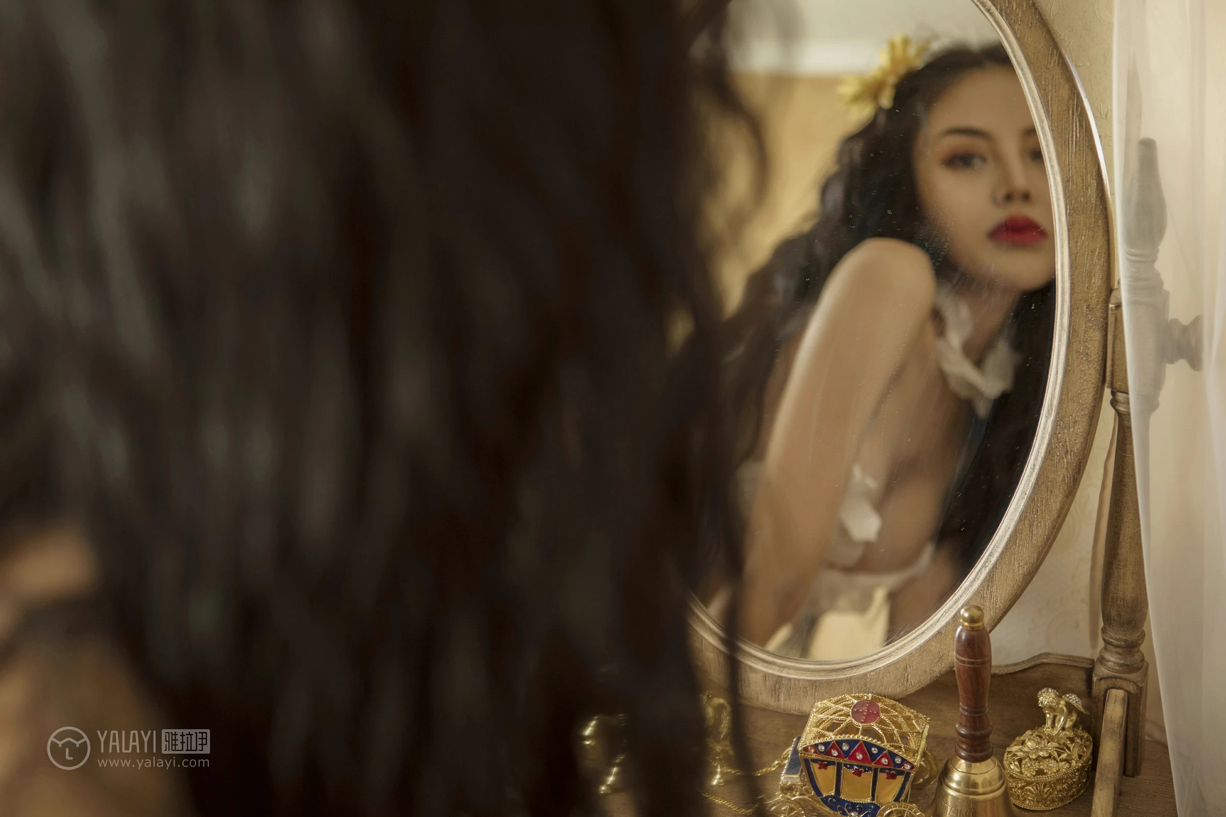 [YALAYI雅拉伊]NO.154 圣诞女皇 凉儿 白色情趣内衣加白色丝袜美腿性感私房写真集第13张