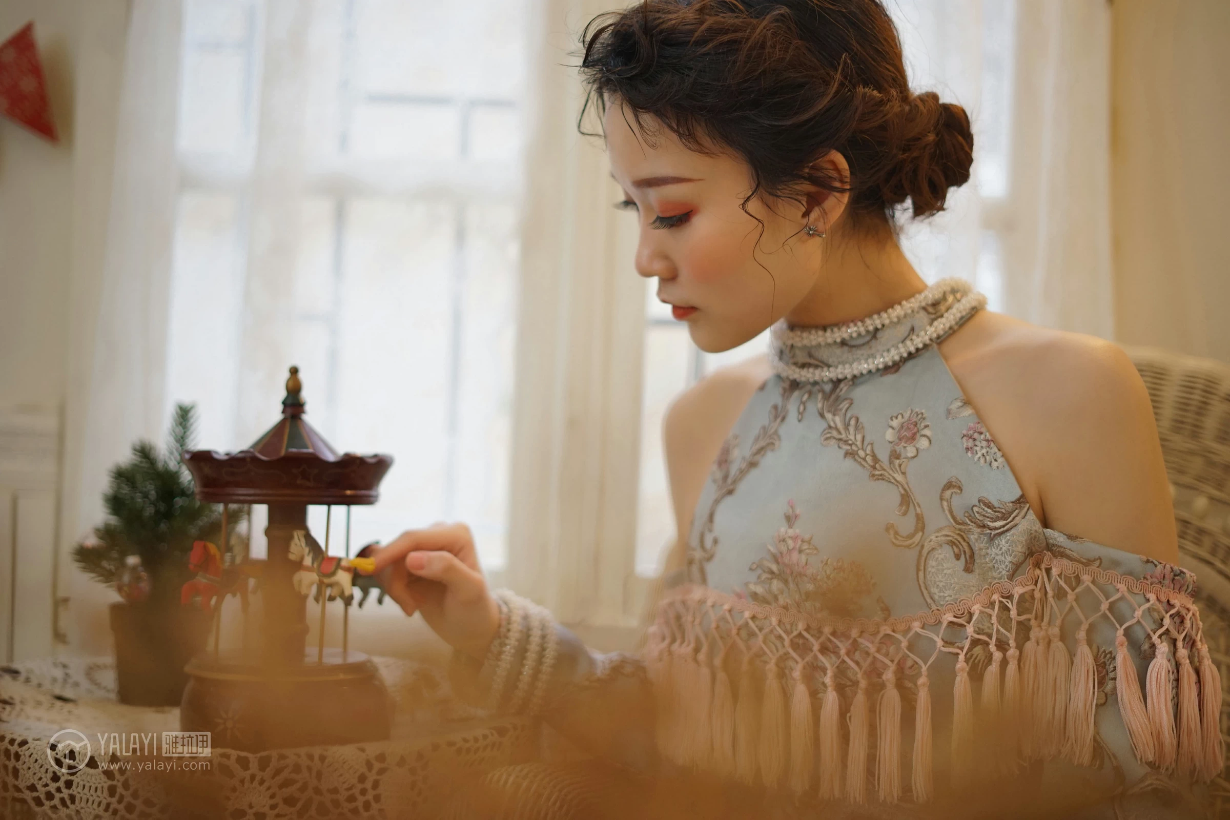 [YALAYI雅拉伊]NO.155 等2 奥莉 吊脖连衣裙 优雅端庄私房写真集第5张