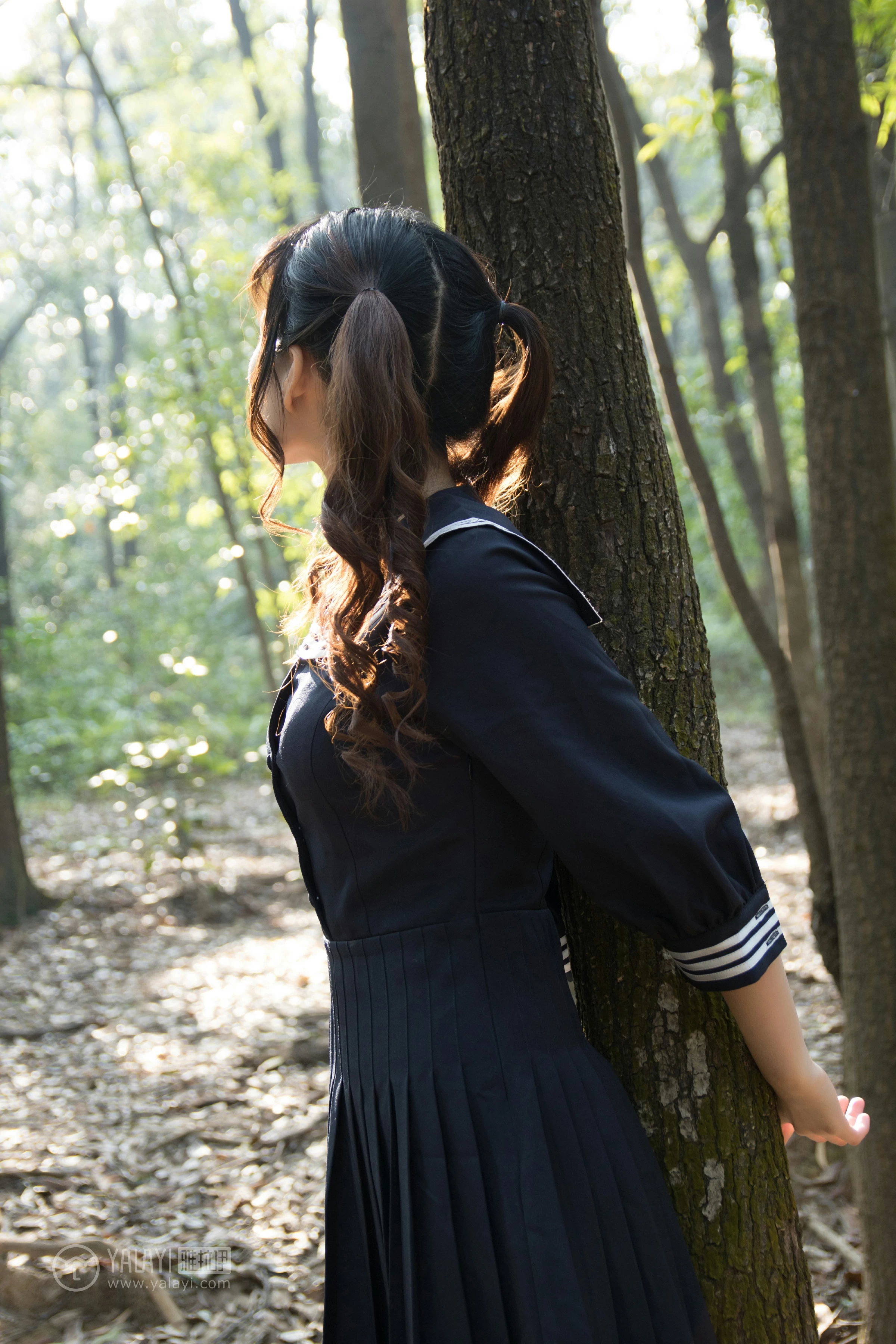 [YALAYI雅拉伊]NO.147 等 奥莉 黑色高中女生制服裙清纯可爱私房写真集第3张