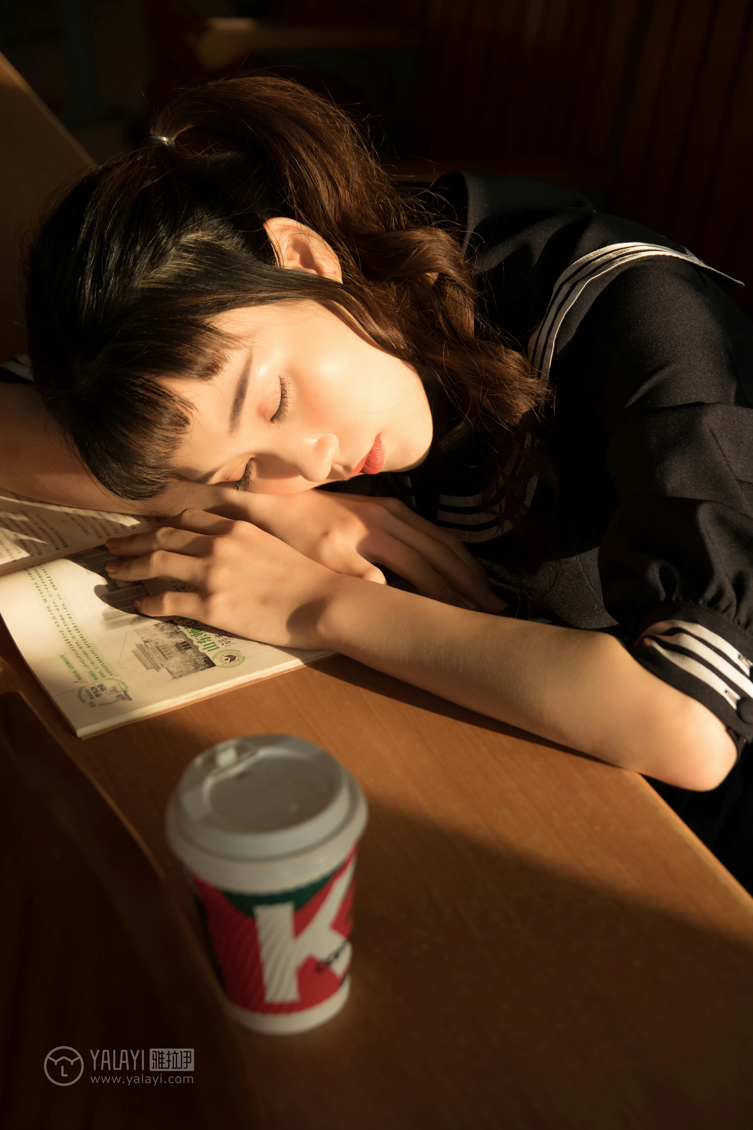 [YALAYI雅拉伊]NO.147 等 奥莉 黑色高中女生制服裙清纯可爱私房写真集第11张