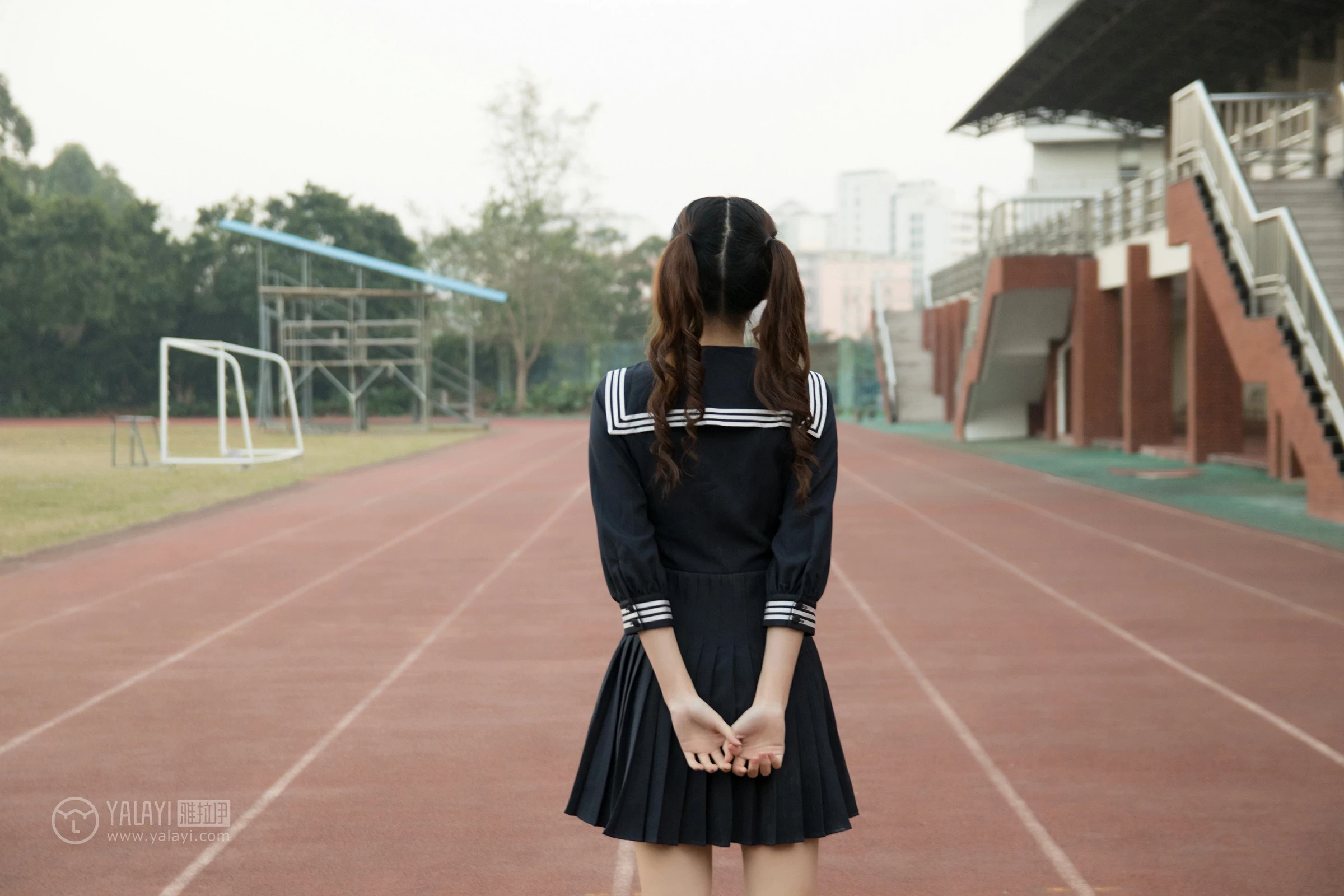 [YALAYI雅拉伊]NO.147 等 奥莉 黑色高中女生制服裙清纯可爱私房写真集第19张