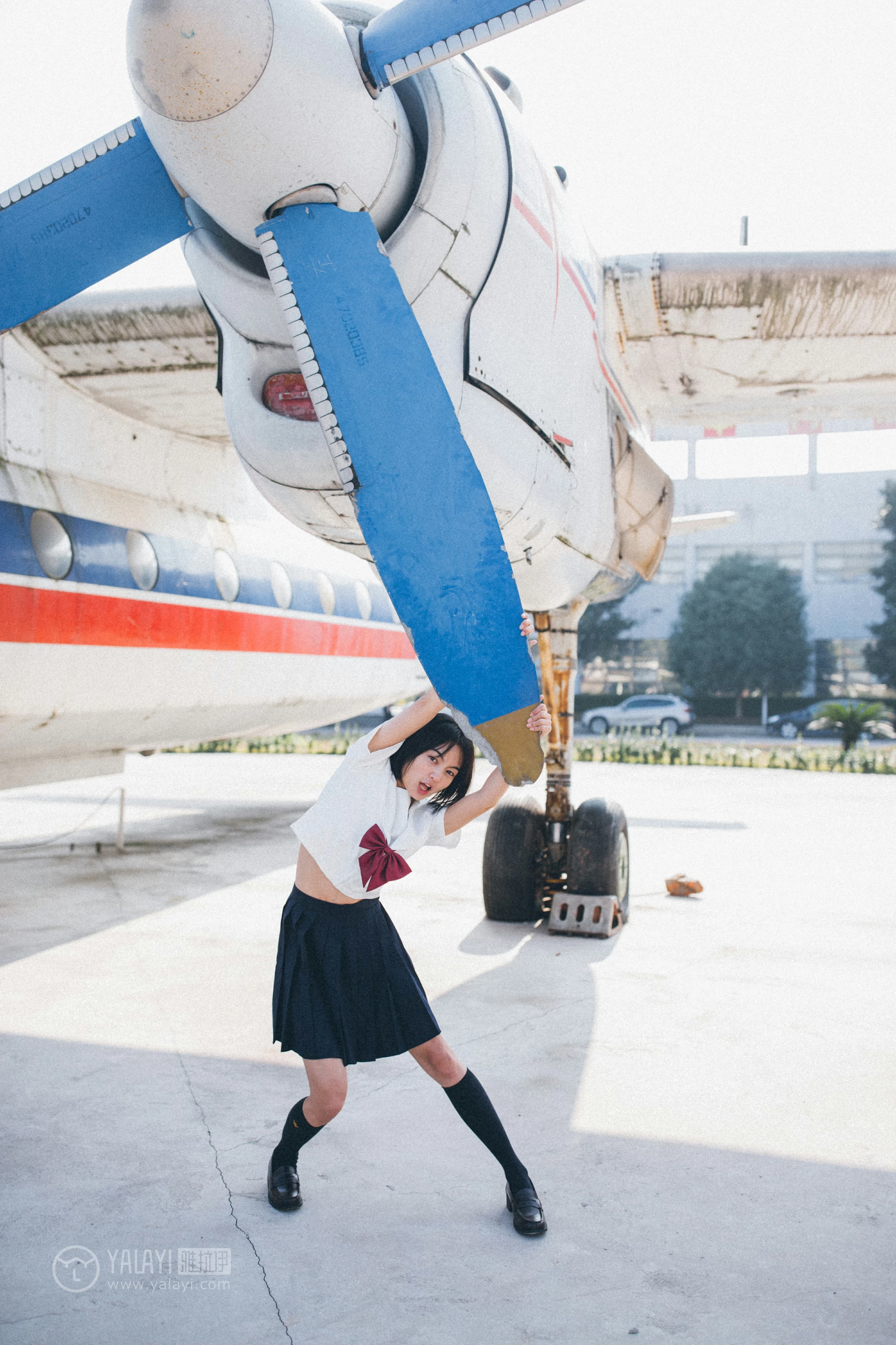 [YALAYI雅拉伊]NO.156 带我走带我飞 米粒米粒 高中女生制服与短裙私房写真集第7张