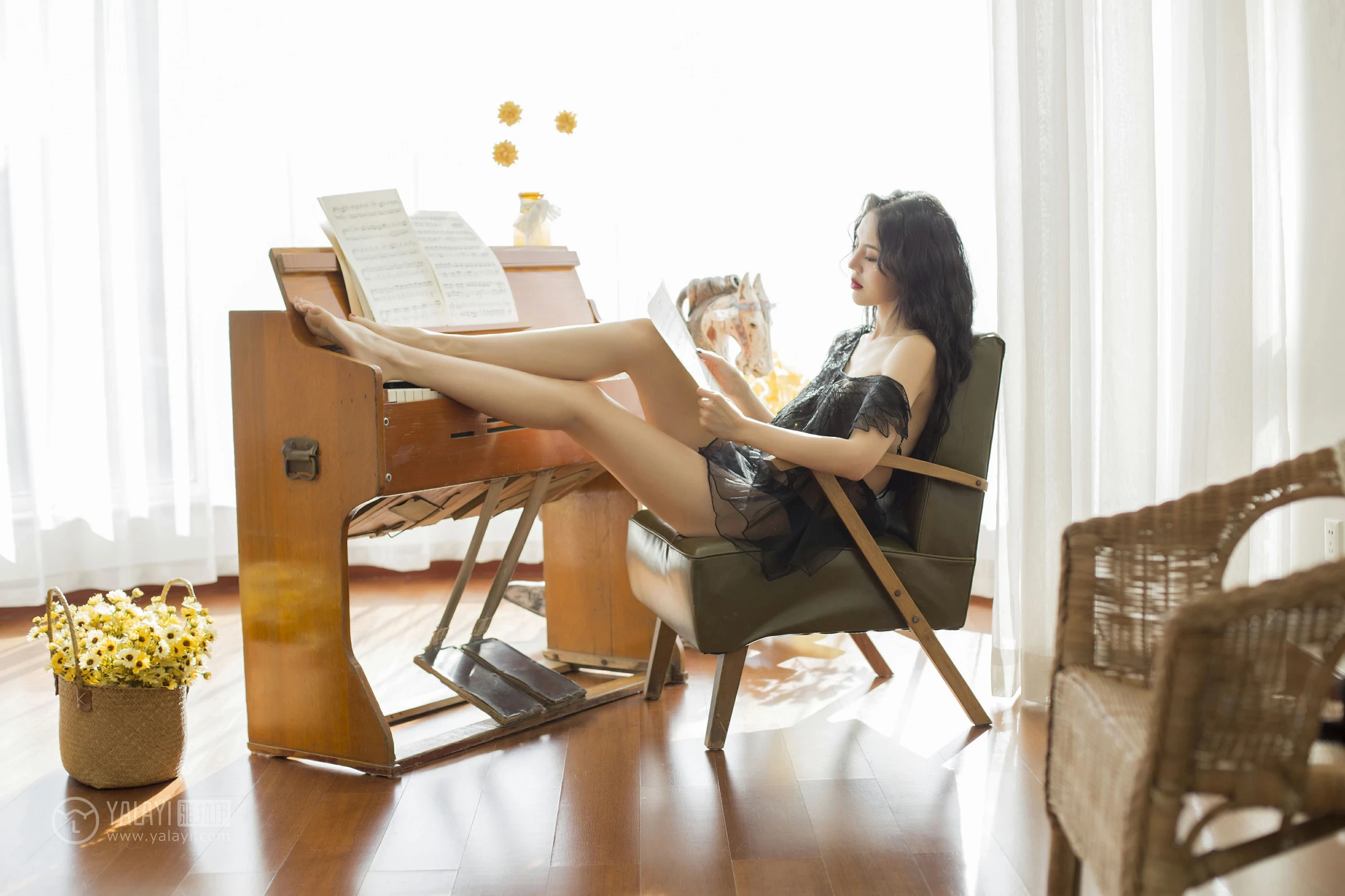 [YALAYI雅拉伊]NO.157 童话 凉儿 黑色透视情趣睡衣裙性感私房写真集第12张