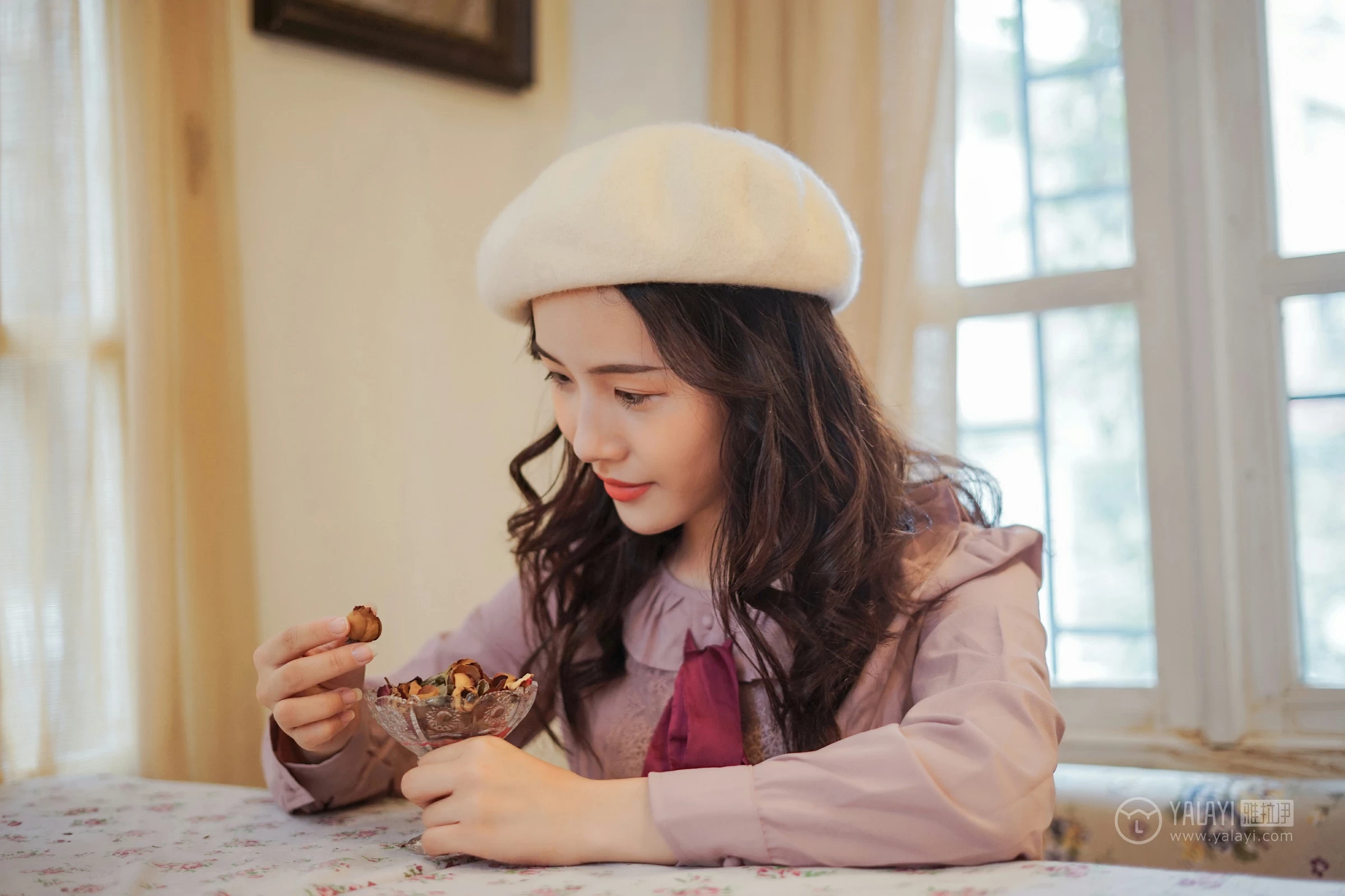 [YALAYI雅拉伊]NO.158 独白 卡柔 粉色连衣裙清纯可爱私房写真集第10张