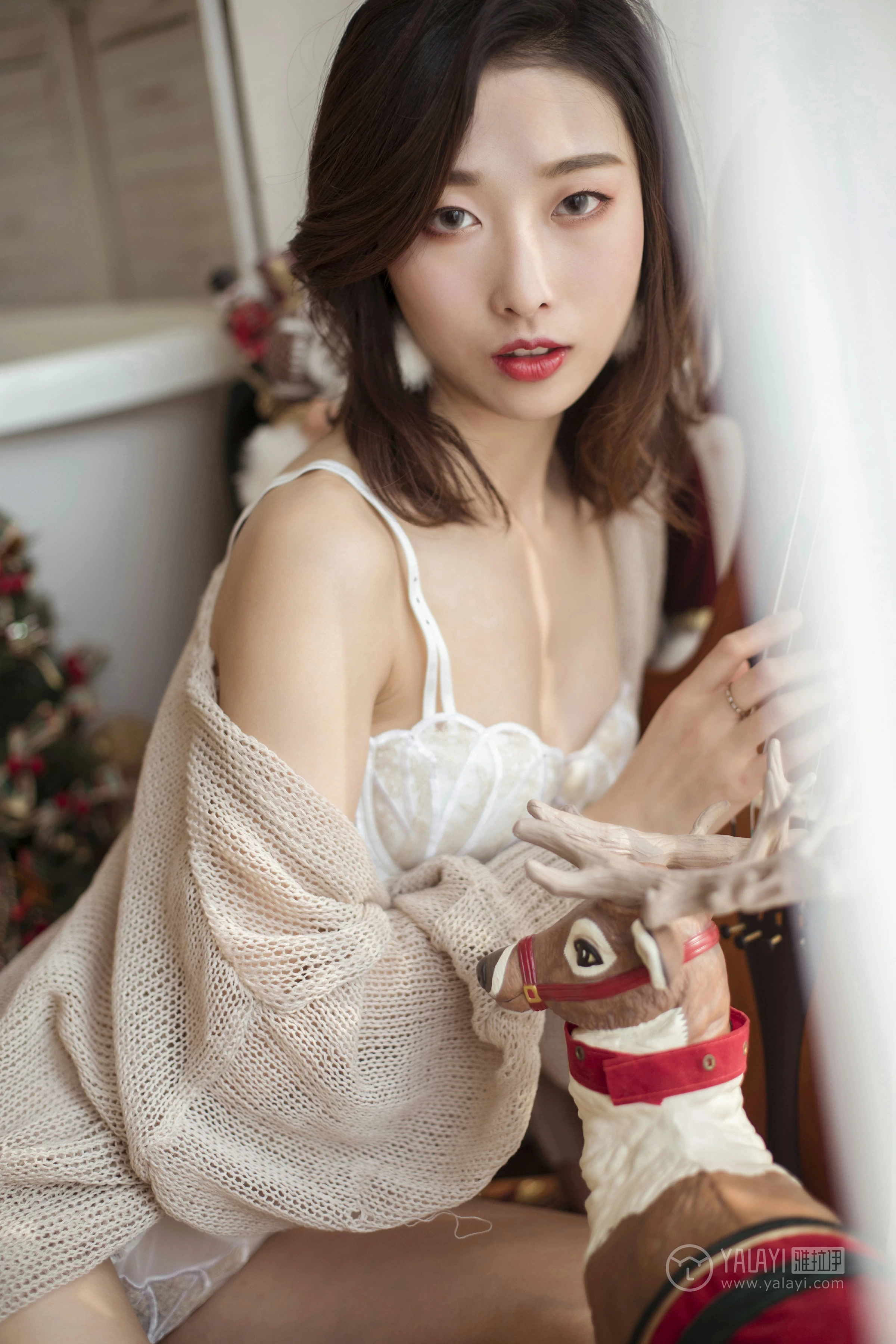 [YALAYI雅拉伊]NO.165 香粉佳人 佳佳 粉色镂空睡衣加白色透视情趣内衣性感私房写真集第12张
