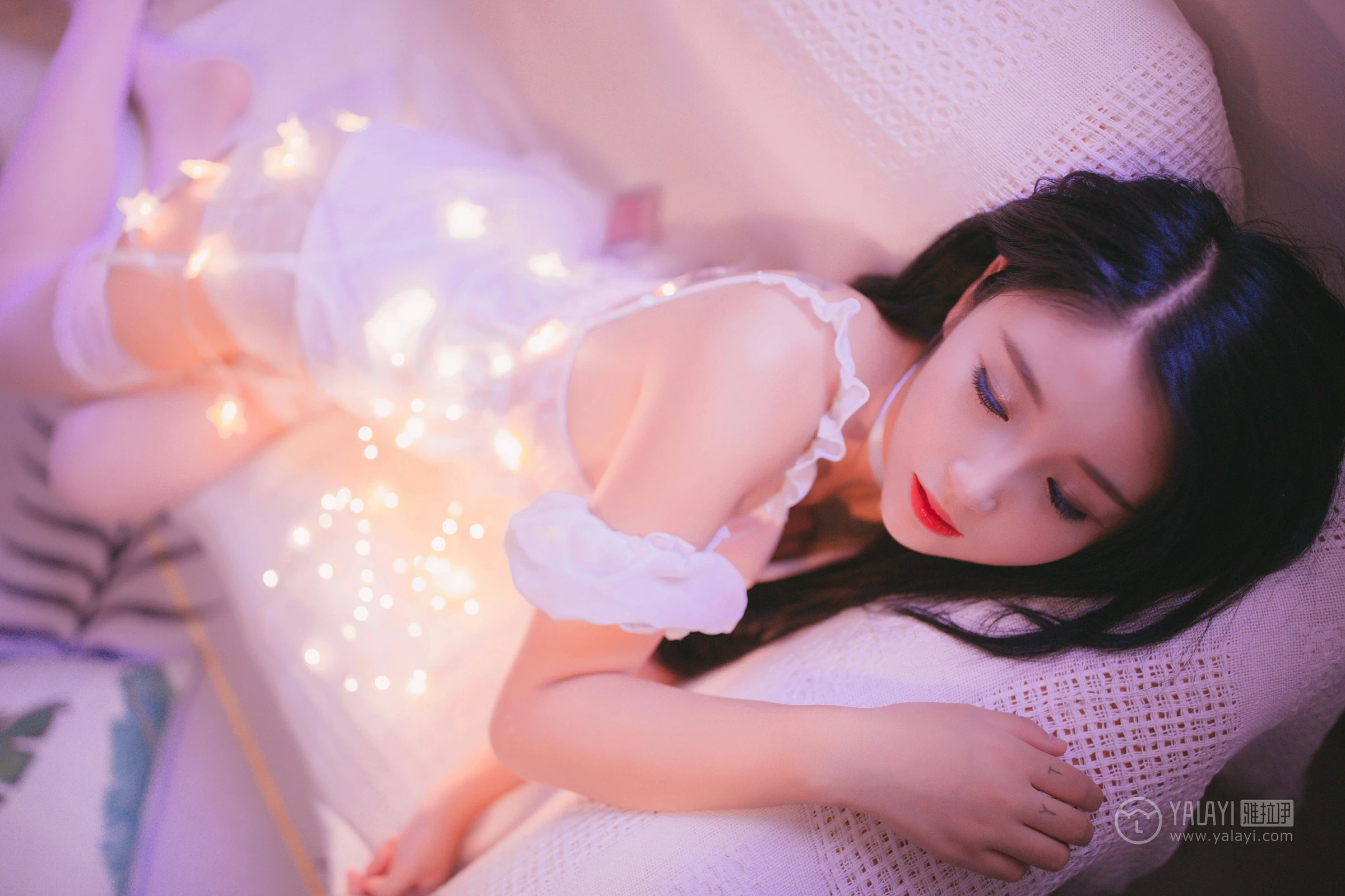 [YALAYI雅拉伊]No.170 花非花 林林子酱 白色透视情趣内衣加白色丝袜美腿性感私房写真集第5张