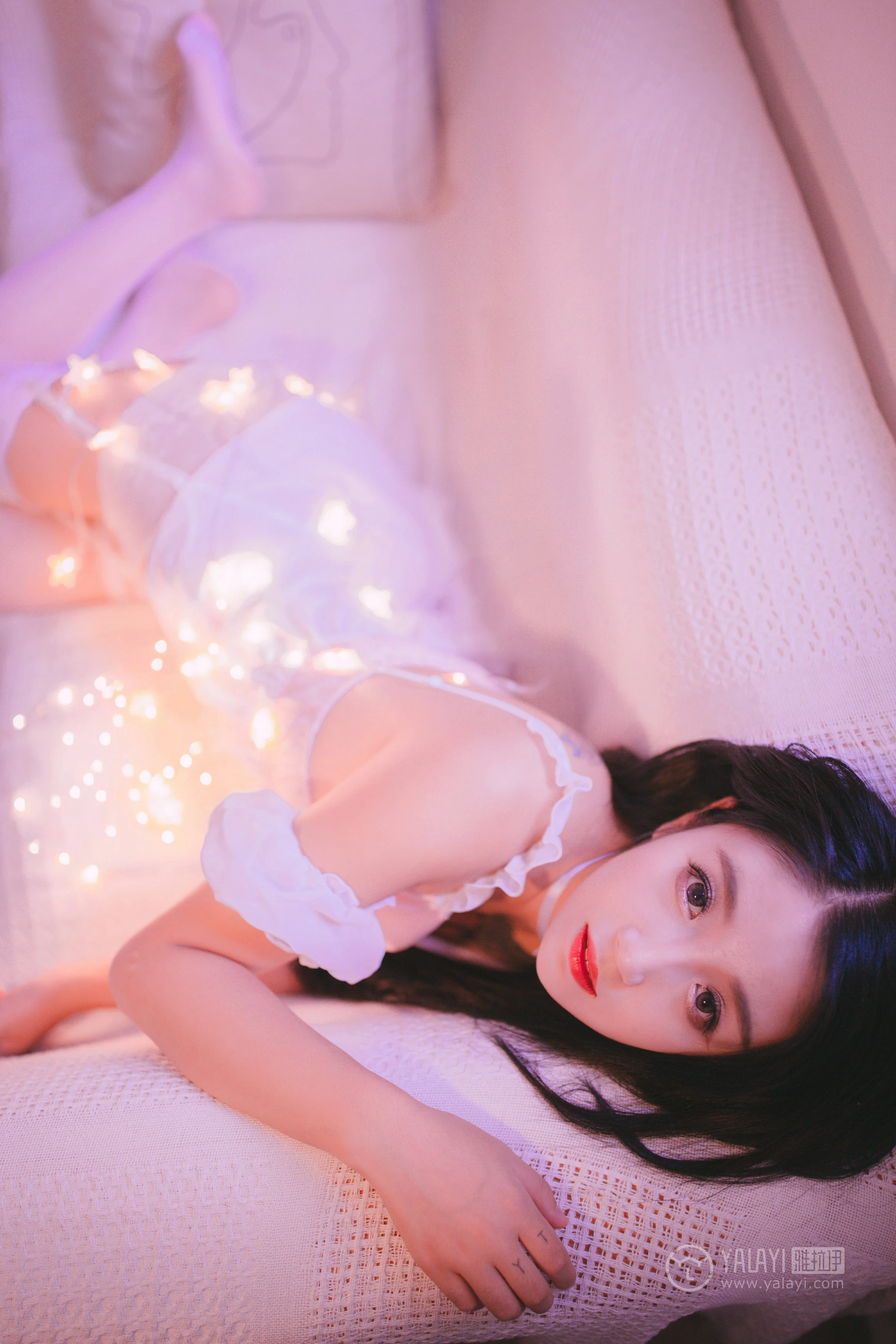 [YALAYI雅拉伊]No.170 花非花 林林子酱 白色透视情趣内衣加白色丝袜美腿性感私房写真集第5张