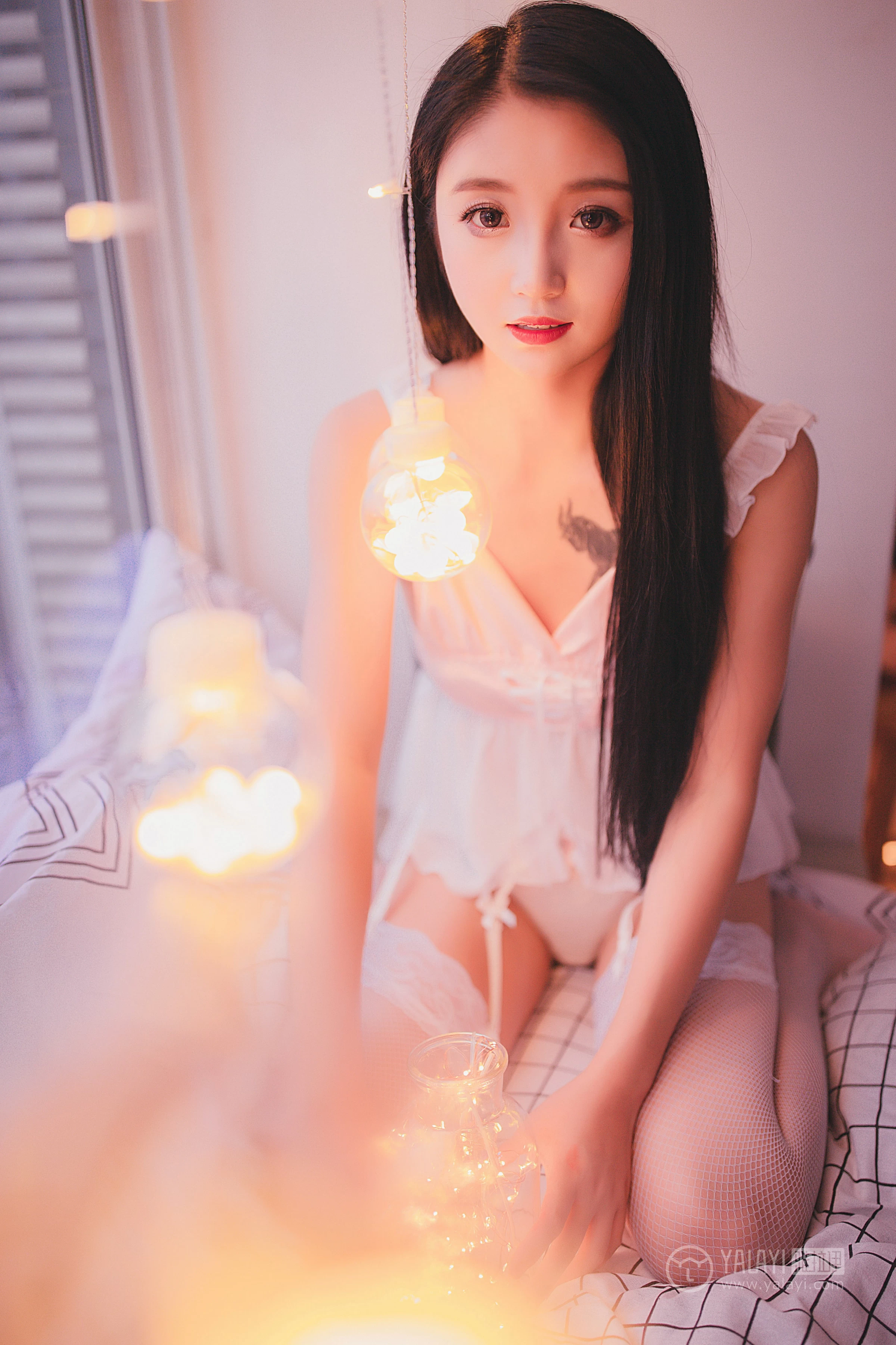 [YALAYI雅拉伊]No.170 花非花 林林子酱 白色透视情趣内衣加白色丝袜美腿性感私房写真集第16张