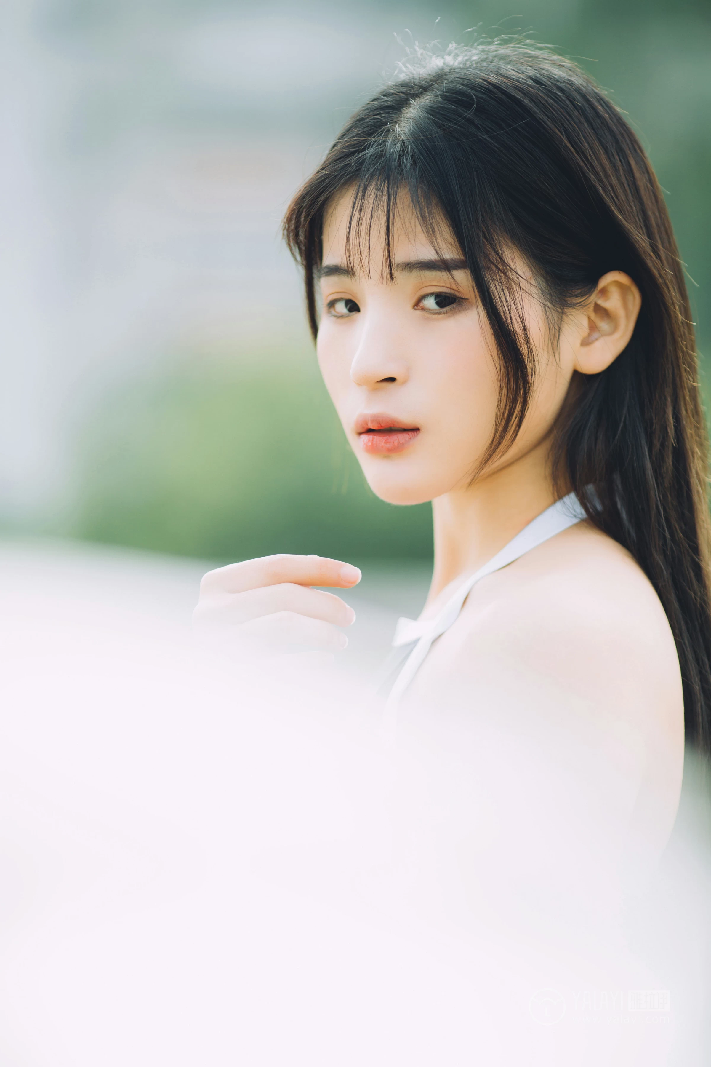 [YALAYI雅拉伊] No.179 焦糖色少女 阿惜 米色风衣与蓝色内衣加短裙性感私房写真集第9张