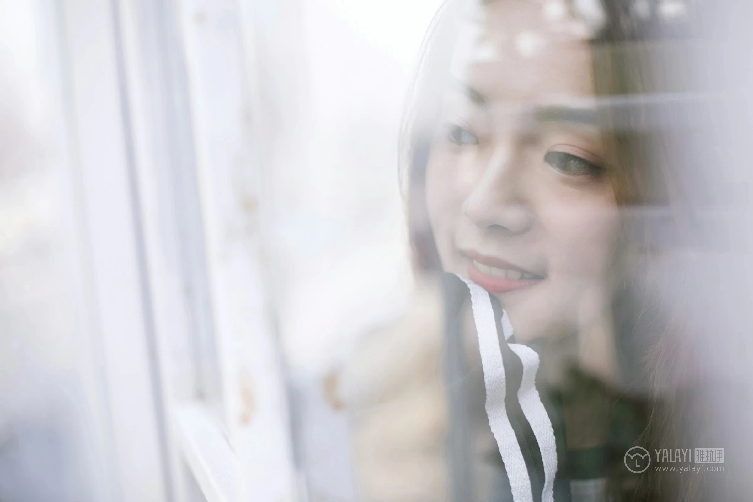 [YALAYI雅拉伊] No.180 我想有个花园 白日梦 黑白卫衣加紧身牛仔裤清纯可爱私房写真集第3张