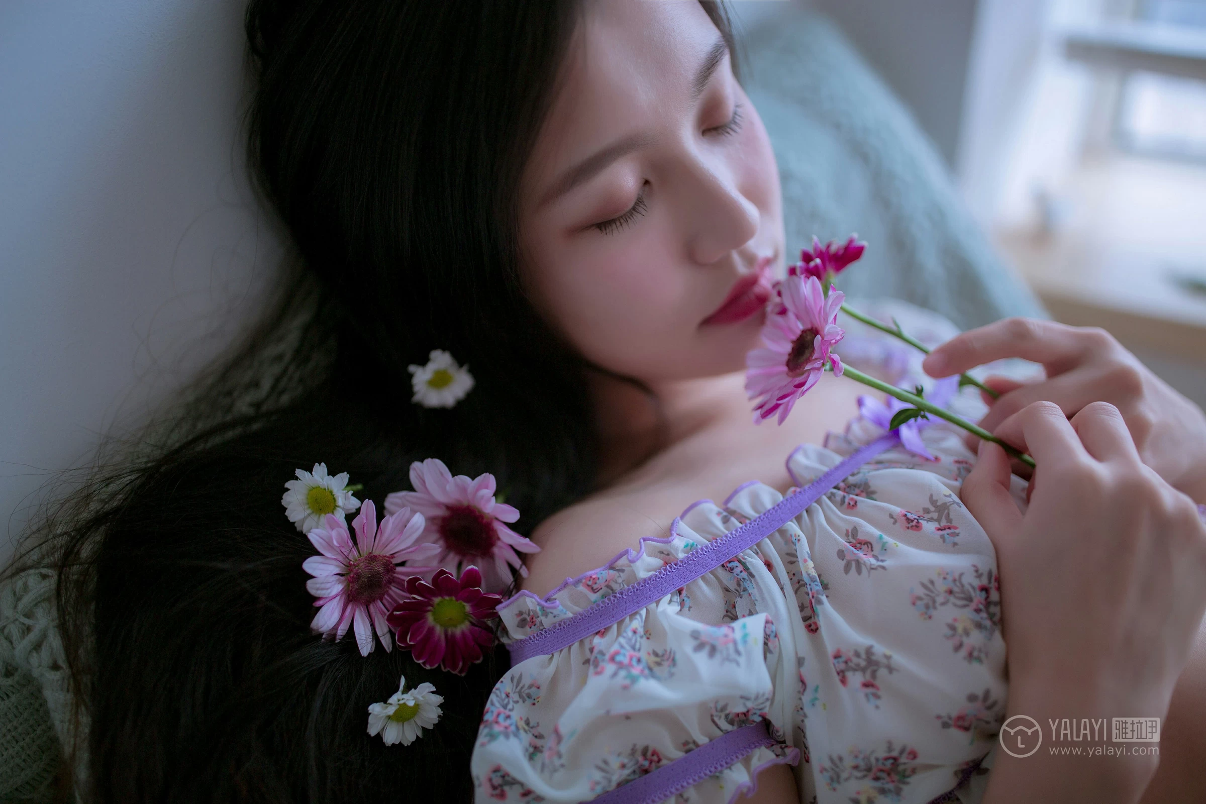 [YALAYI雅拉伊]No.185 你是我手里那束花 仙女不会灰 白色镂空睡衣加透视情趣内衣性感私房写真集第13张