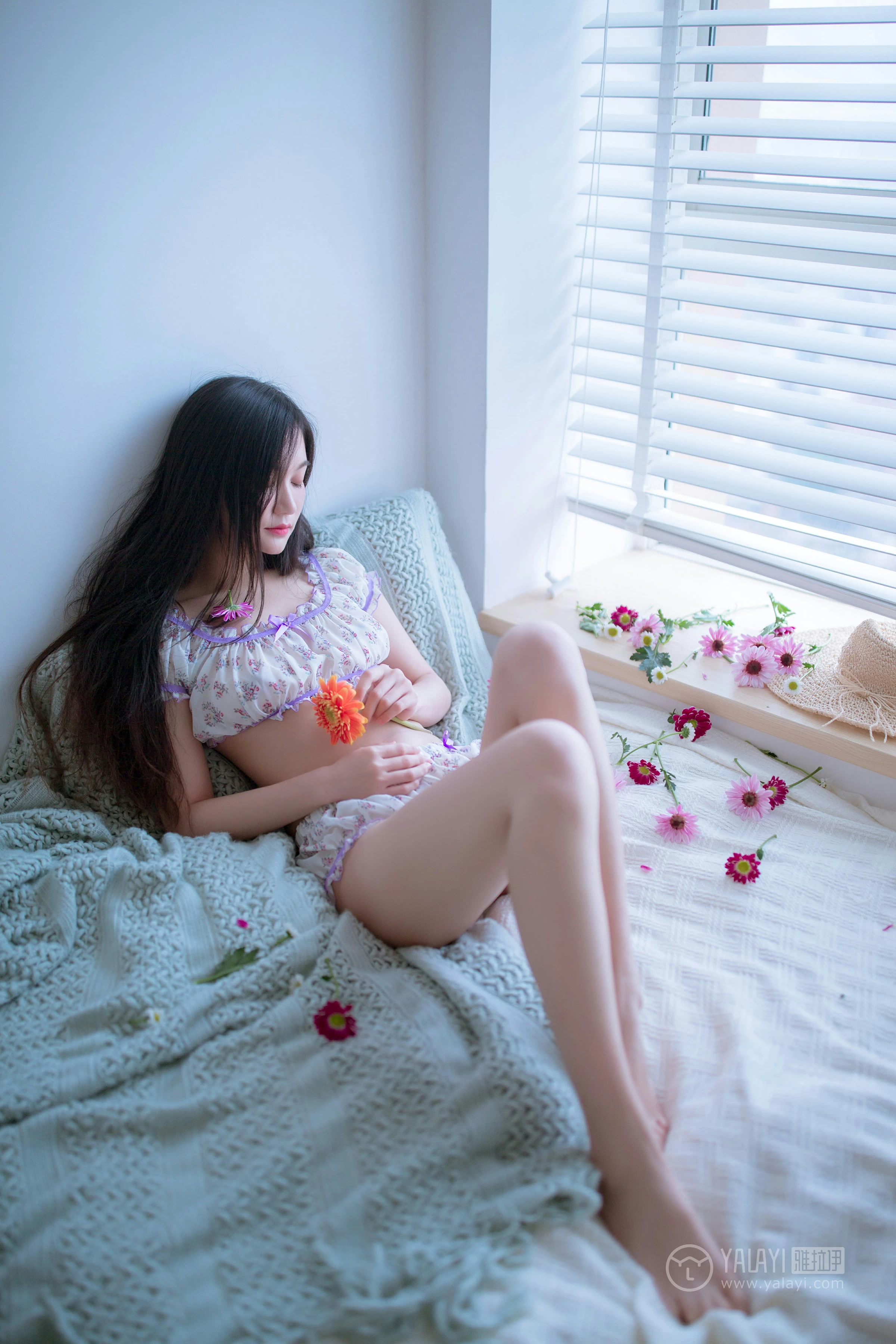 [YALAYI雅拉伊]No.185 你是我手里那束花 仙女不会灰 白色镂空睡衣加透视情趣内衣性感私房写真集第15张