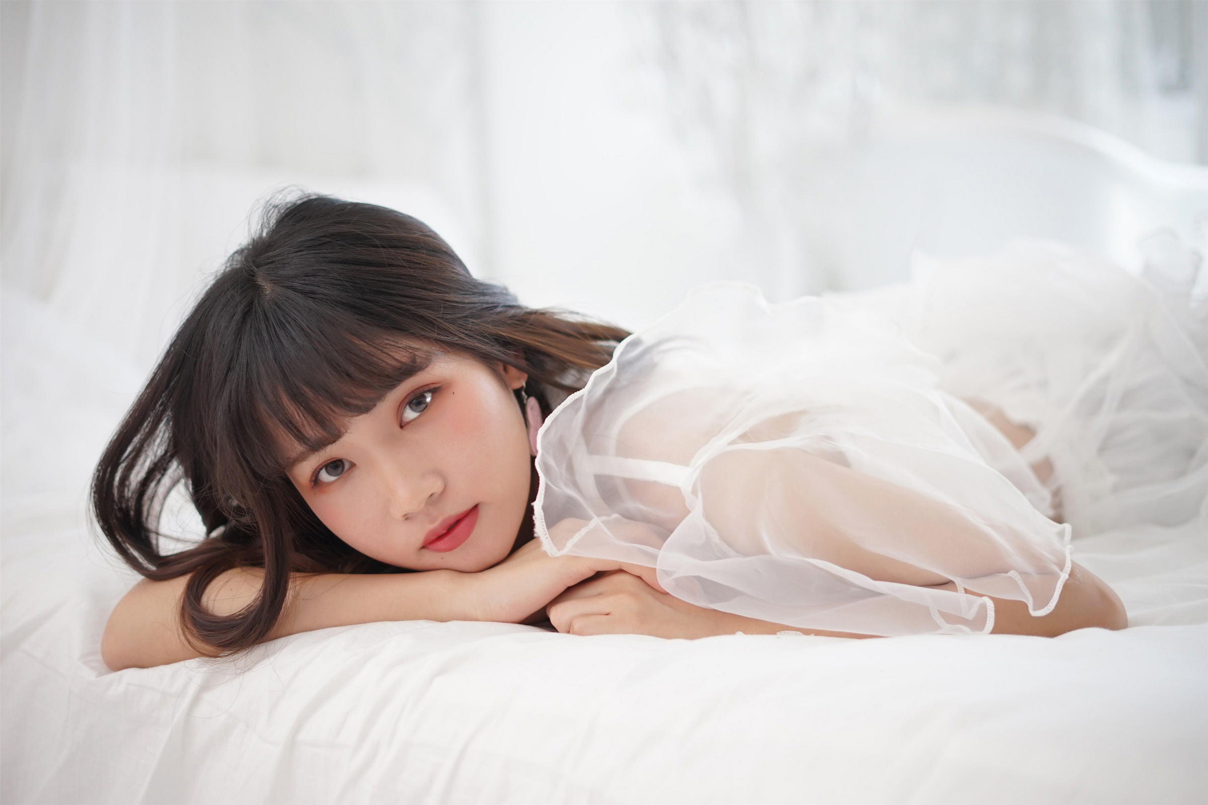 [YALAYI雅拉伊]NO.001 恋上你的床 公主小兔子 透视连衣裙性感私房写真集第11张