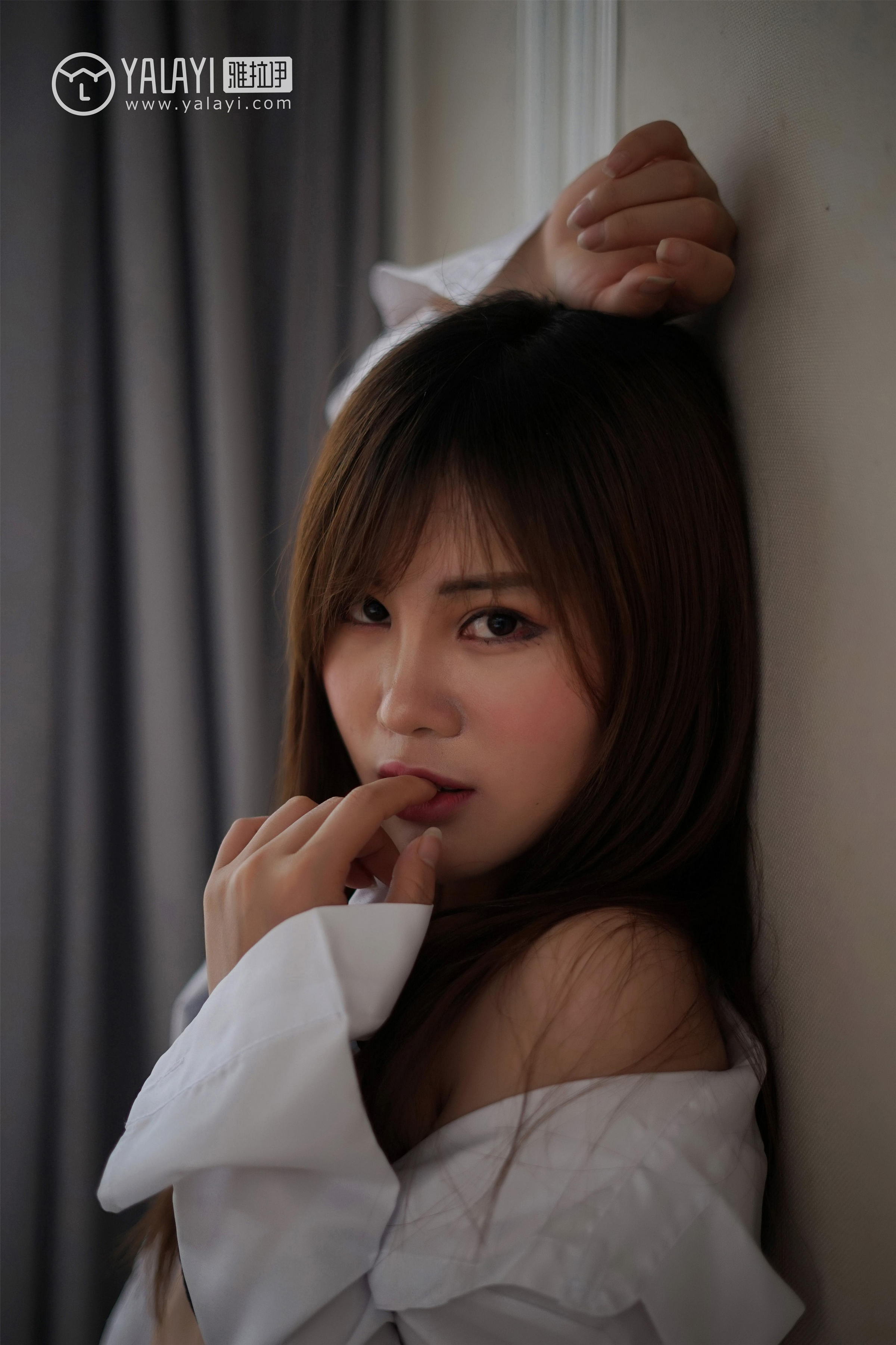 [YALAYI雅拉伊]NO.002 妮妮的黑丝诱惑 艾妮妮 性感女警官制服与短裙加黑色丝袜美腿私房写真集第8张