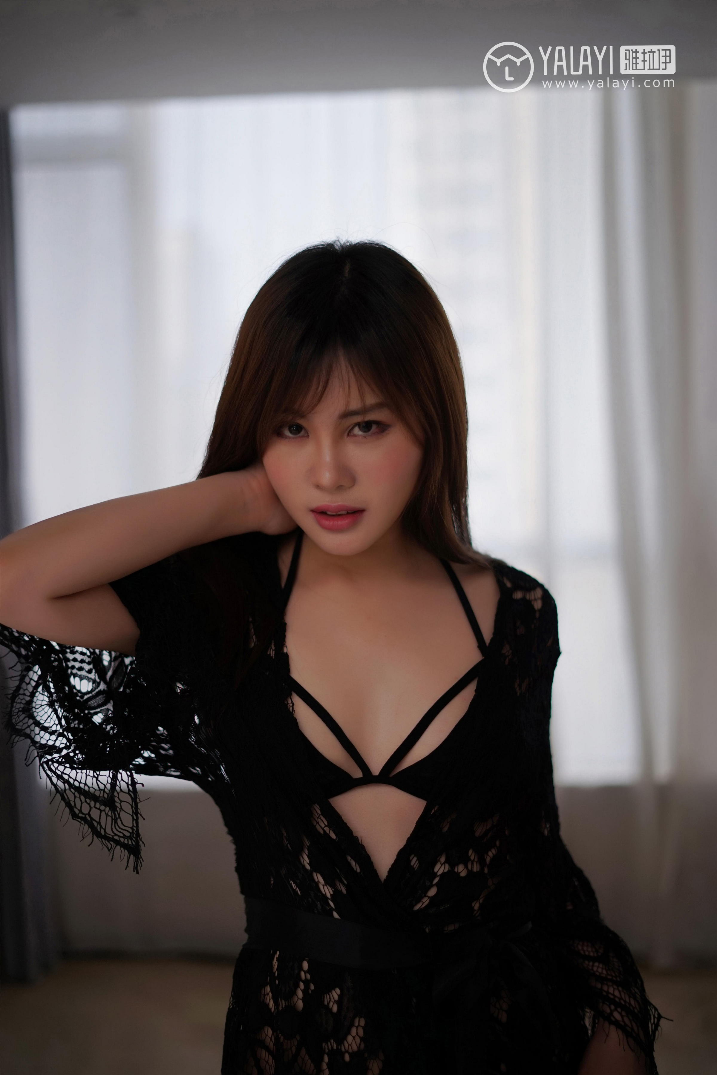 [YALAYI雅拉伊]NO.008 睡衣私房 艾妮妮 粉色裸背吊带连衣裙与黑色透视镂空睡衣性感私房写真集第7张