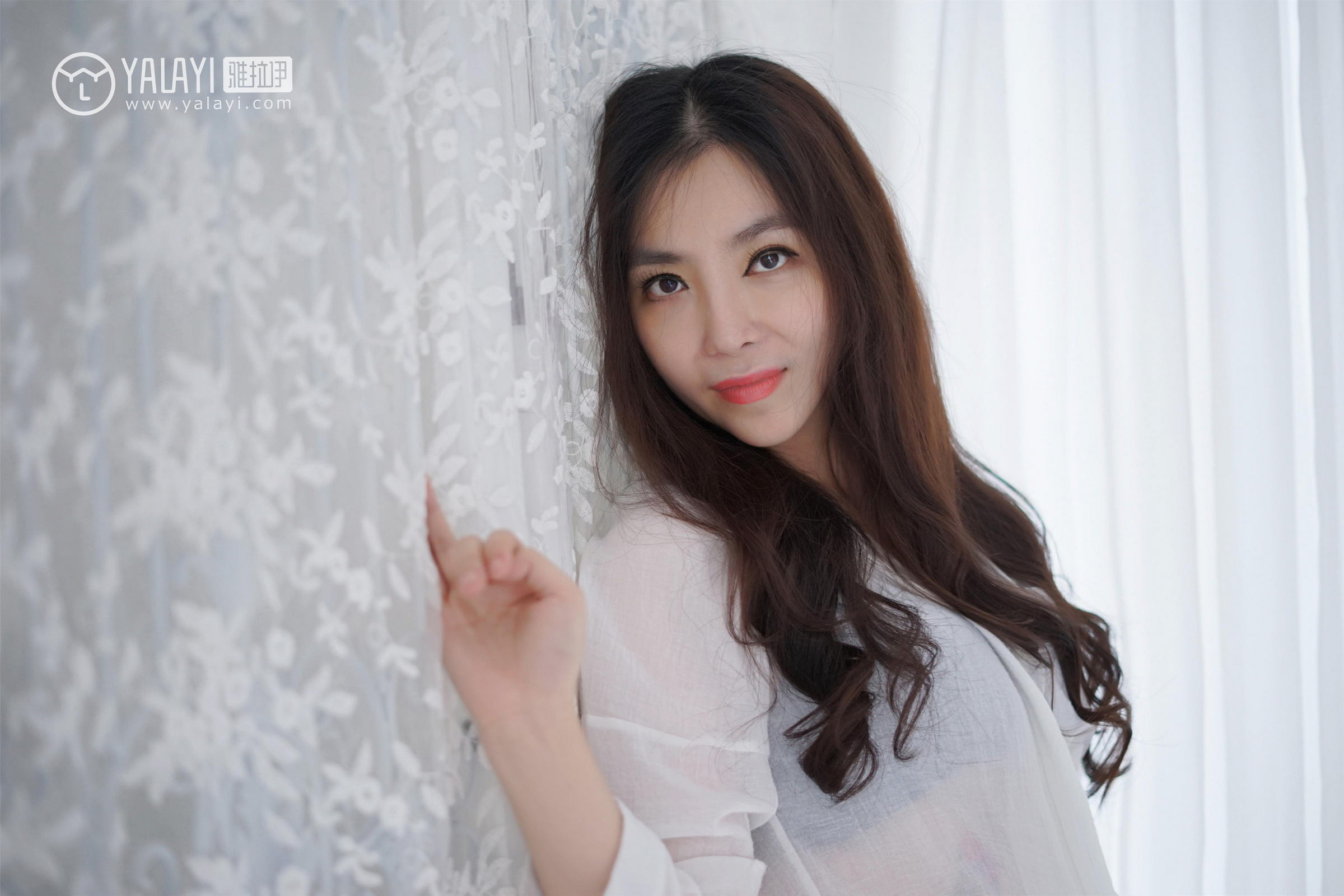 [YALAYI雅拉伊]NO.012 韵味美腿丽人 沈紫云 白色透视衬衫加黑色短裙性感私房写真集第1张