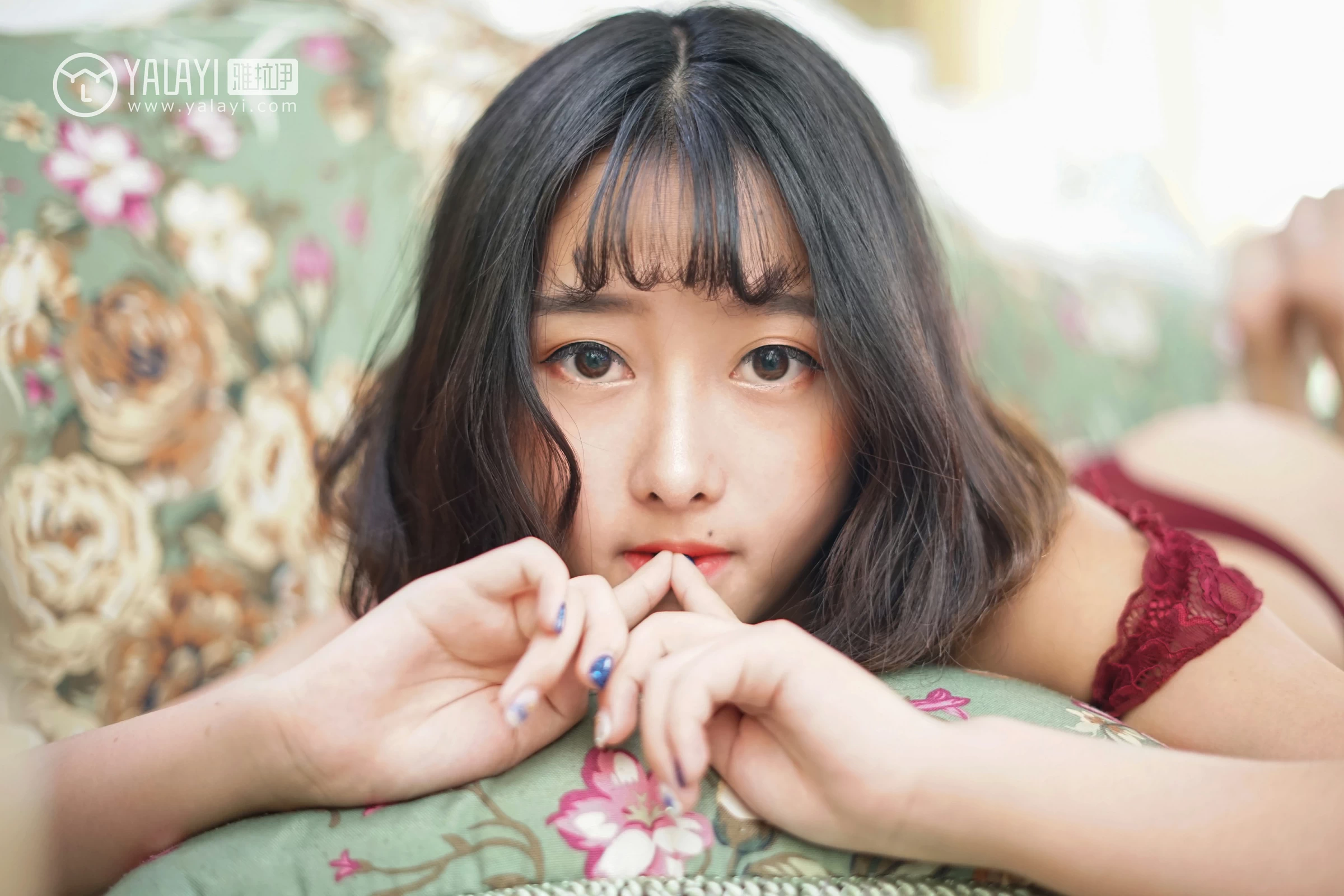 [YALAYI雅拉伊]NO.025 醉在红酒杯里 王小淼 红色蕾丝塑身内衣与红色浴袍性感私房写真集第9张